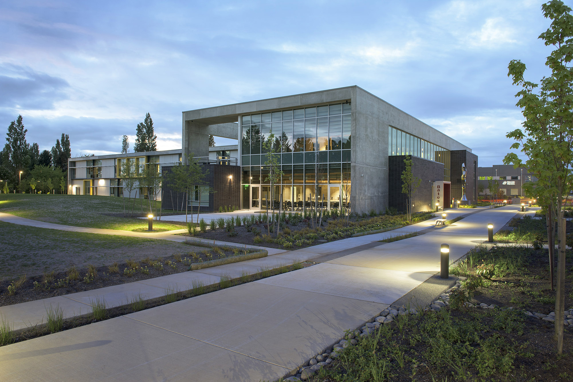 贝茨先进技术中心 | 沉浸式教学空间与透明度设计-0