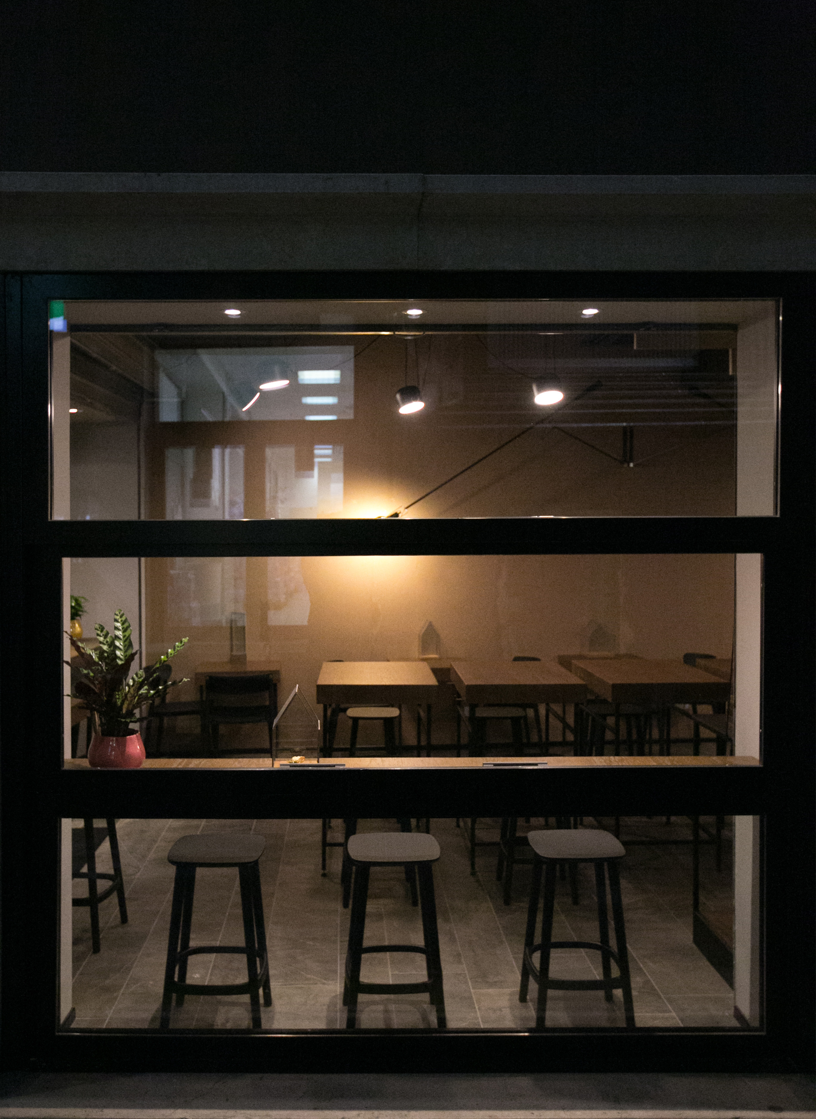 意式咖啡馆室内设计 · 精致烘培展示空间-0