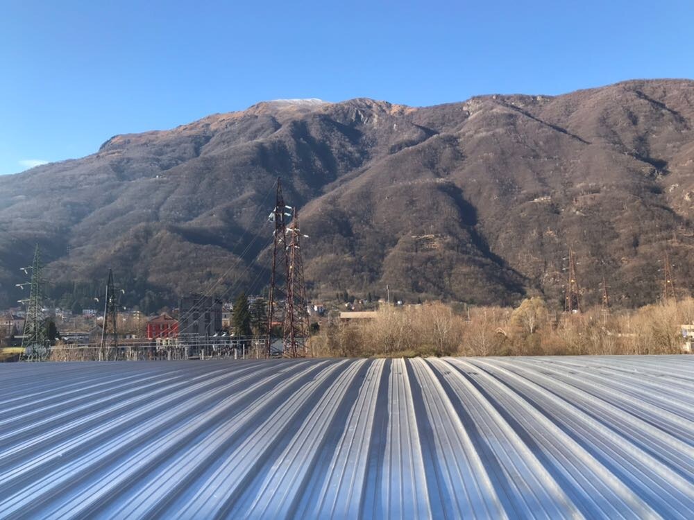 意大利 Gravellona Toce 多功能体育中心——创新金属顶棚设计-0