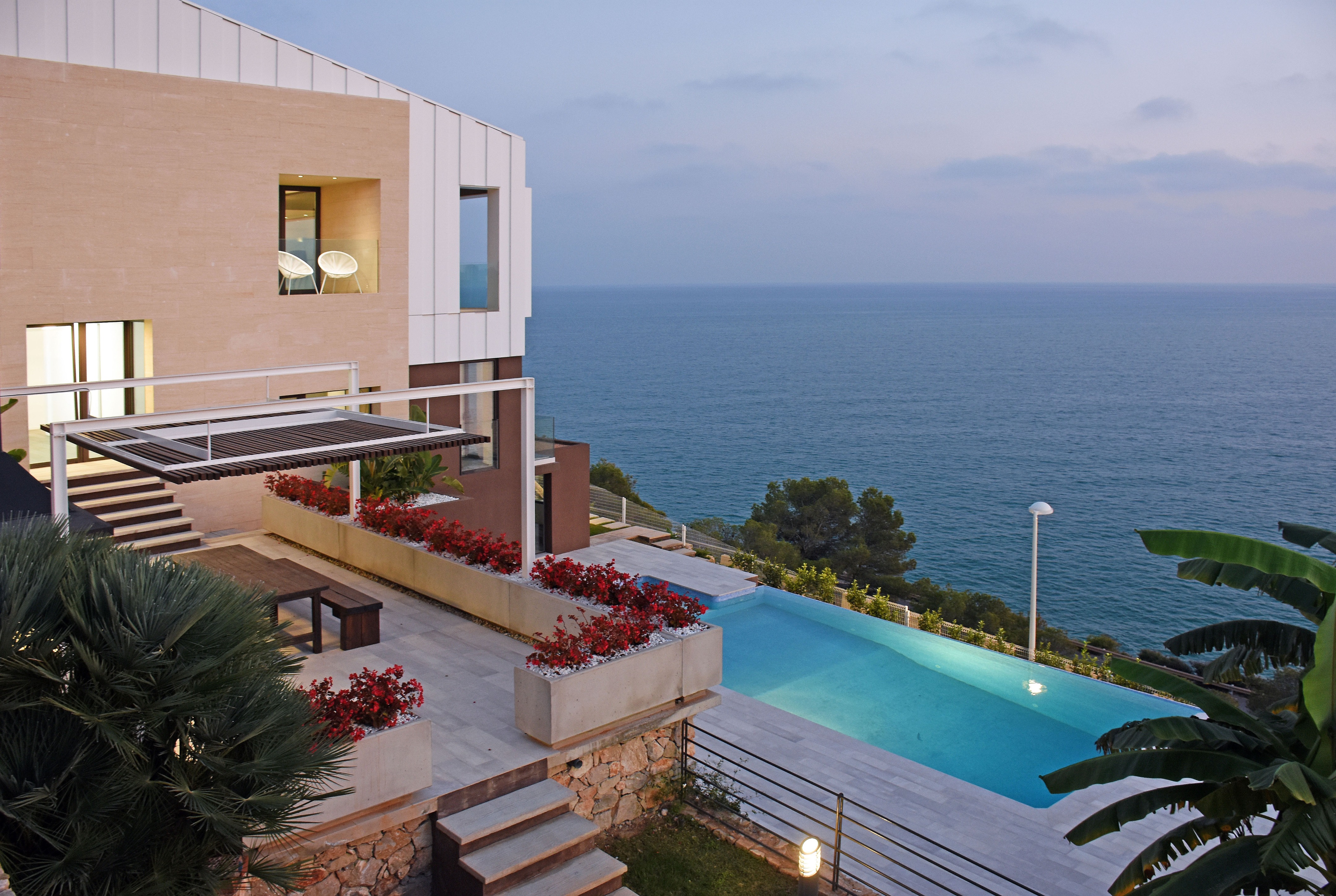 白色简约海景别墅 设计师 Adi Escura Arquitectos-1