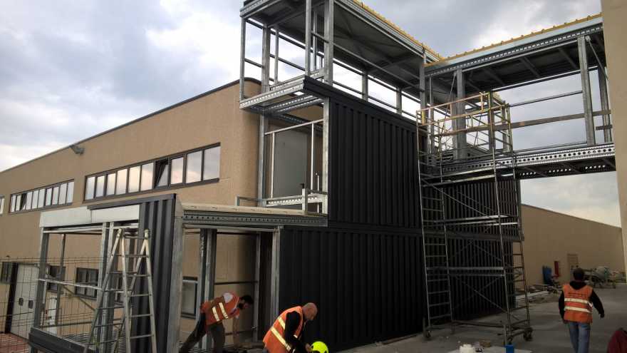 集装箱办公空间,独特设计展现灵活与坚韧-13