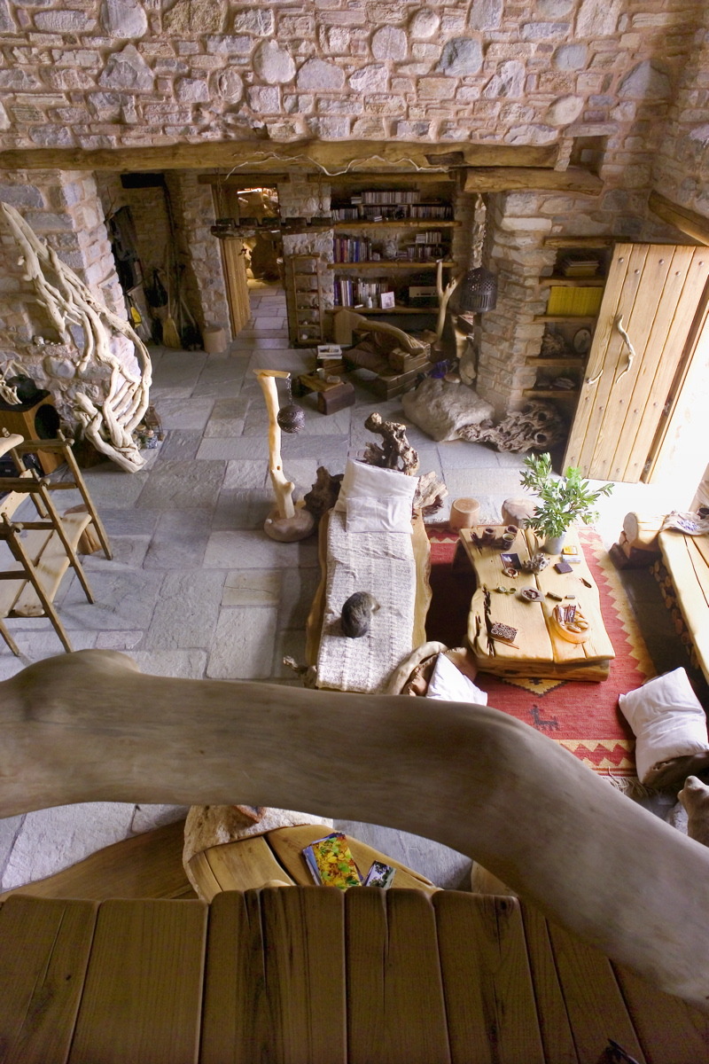 Pelion 山间混凝土石屋，融入自然的简约生活-30