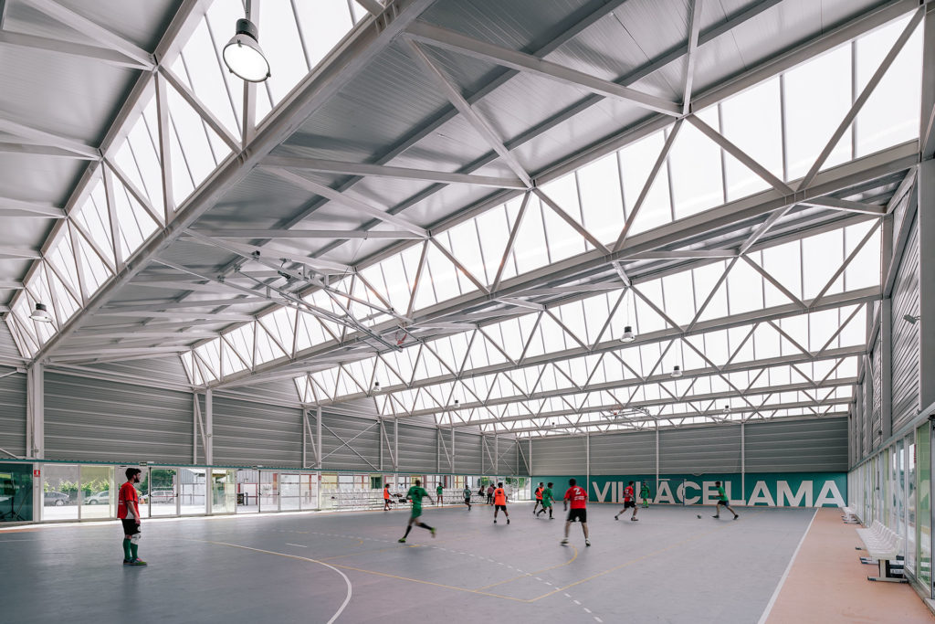 乡间悬浮的运动中心-12