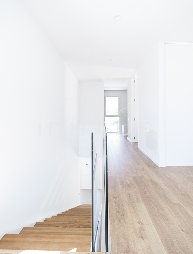 巴塞罗那简约现代模块化别墅-38