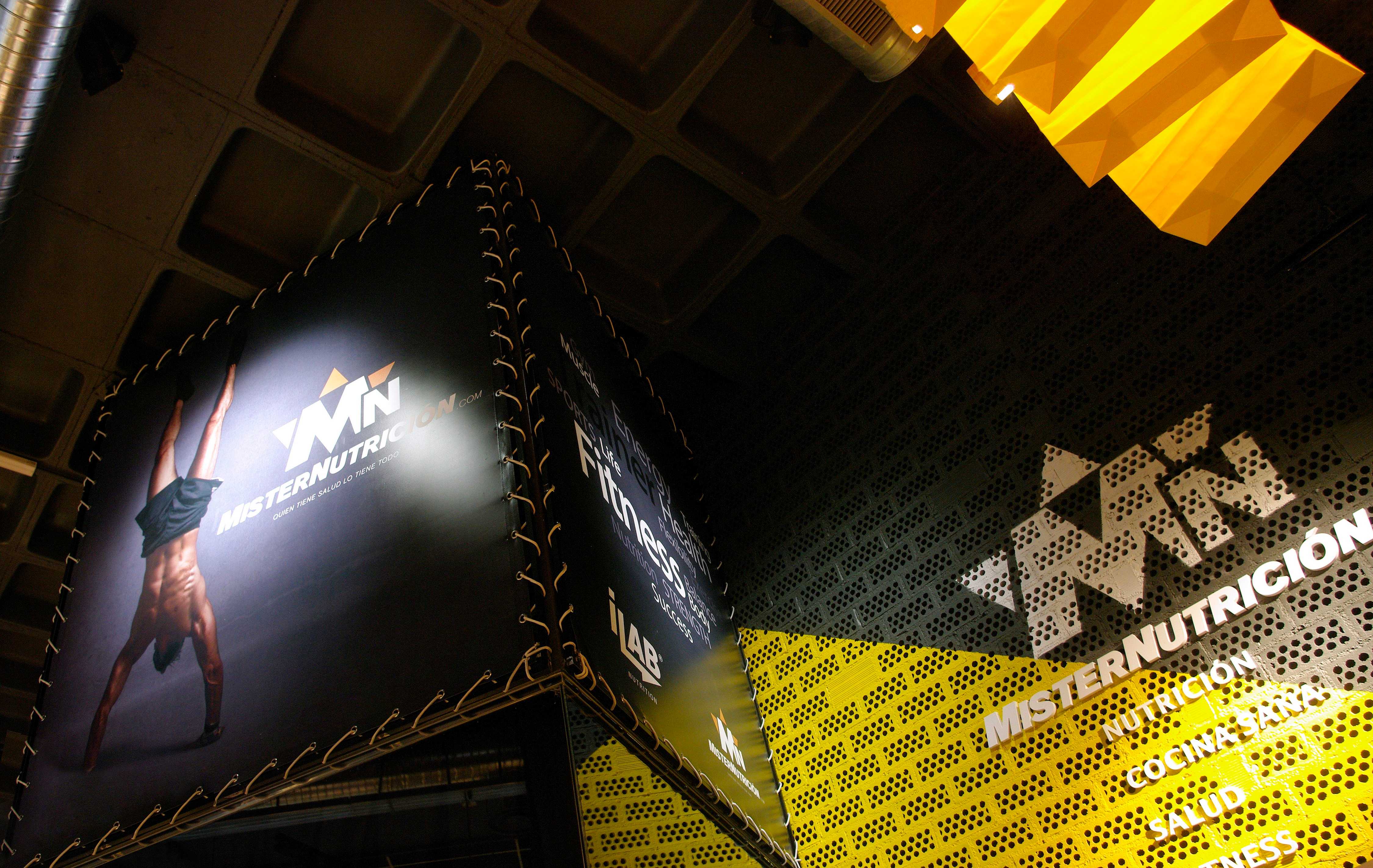 工业风 MISTERNUTRICIÓN 旗舰店，简约设计诠释 Santiago de Compostela-18