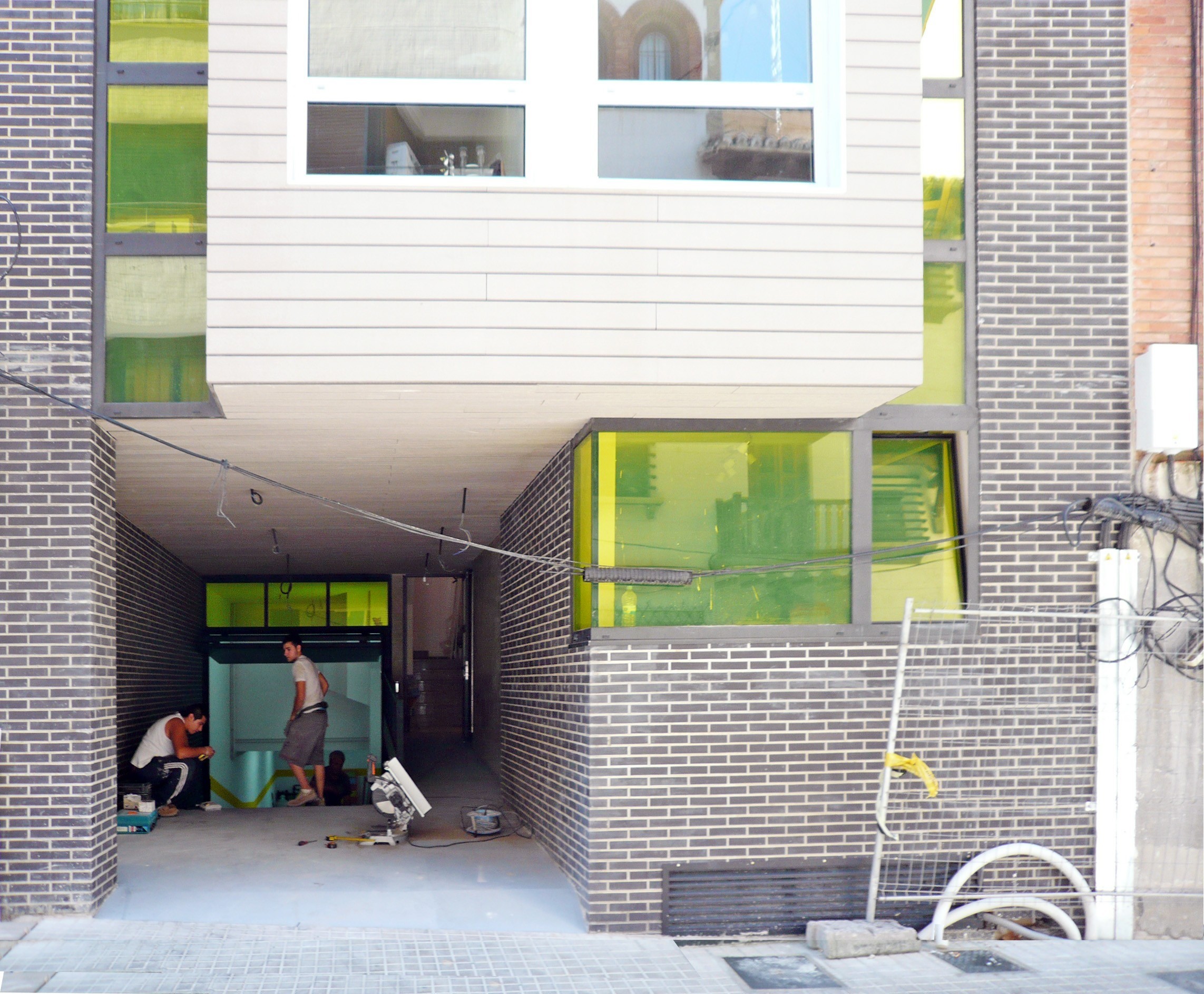 城市夹缝中的精致公寓楼-32