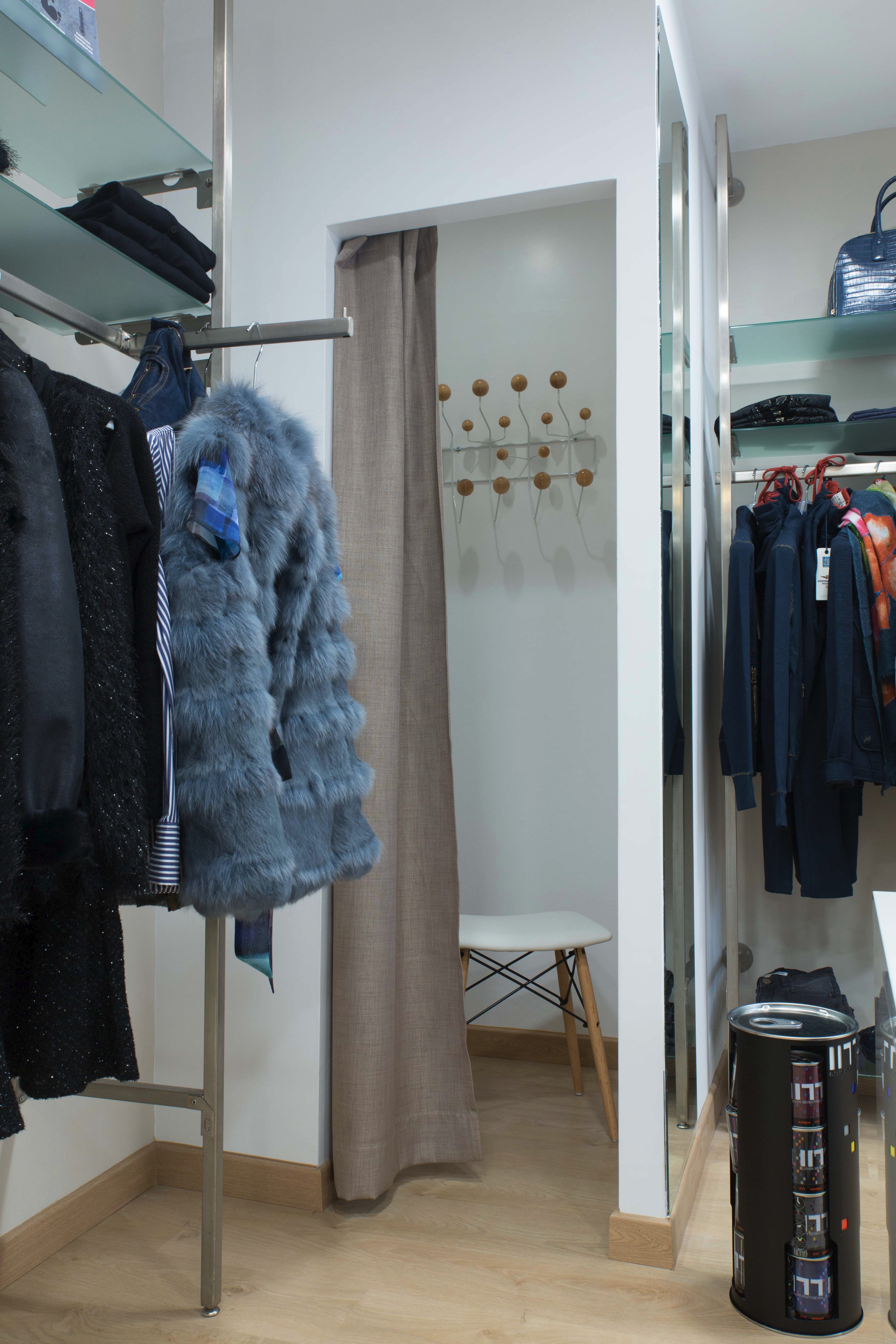 意式女性精品店 | 简约优雅的室内设计-11