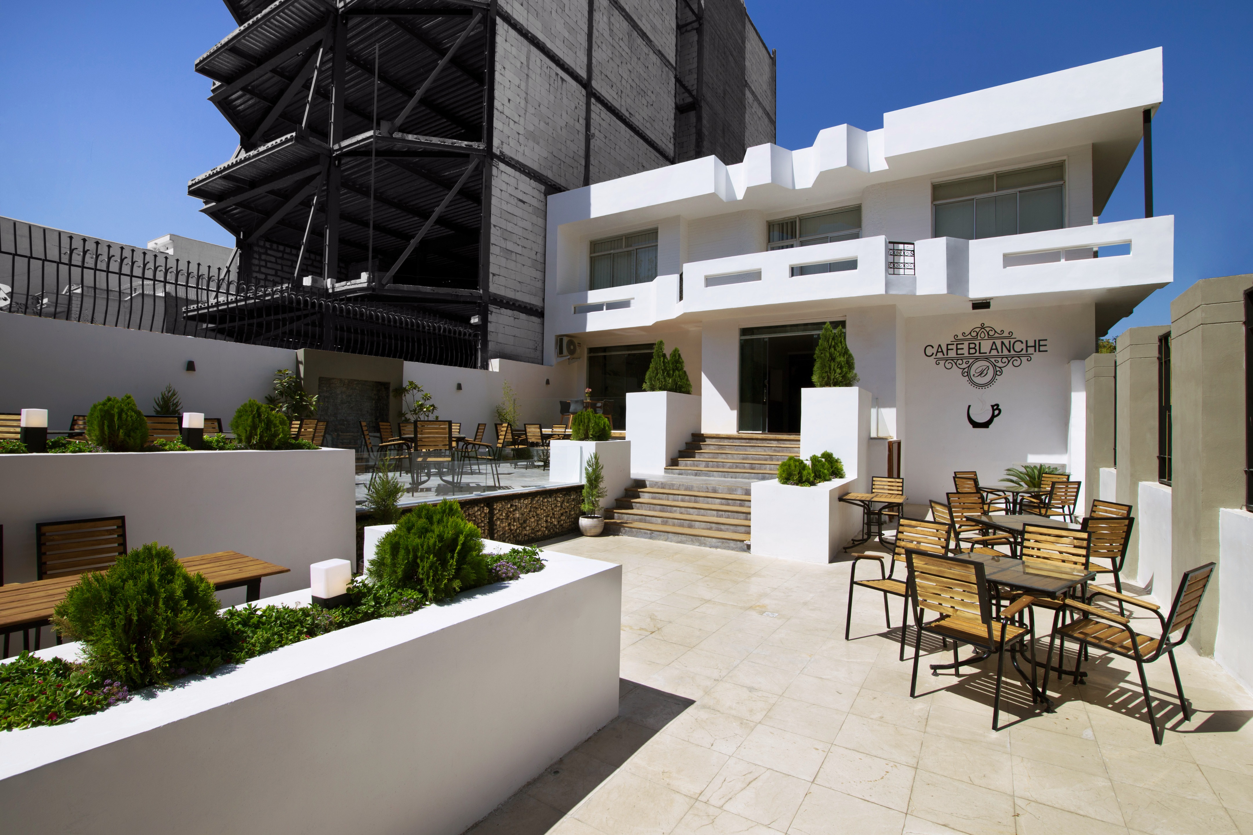 2017 年完成的 Cafe Blanche 室内设计案例-1