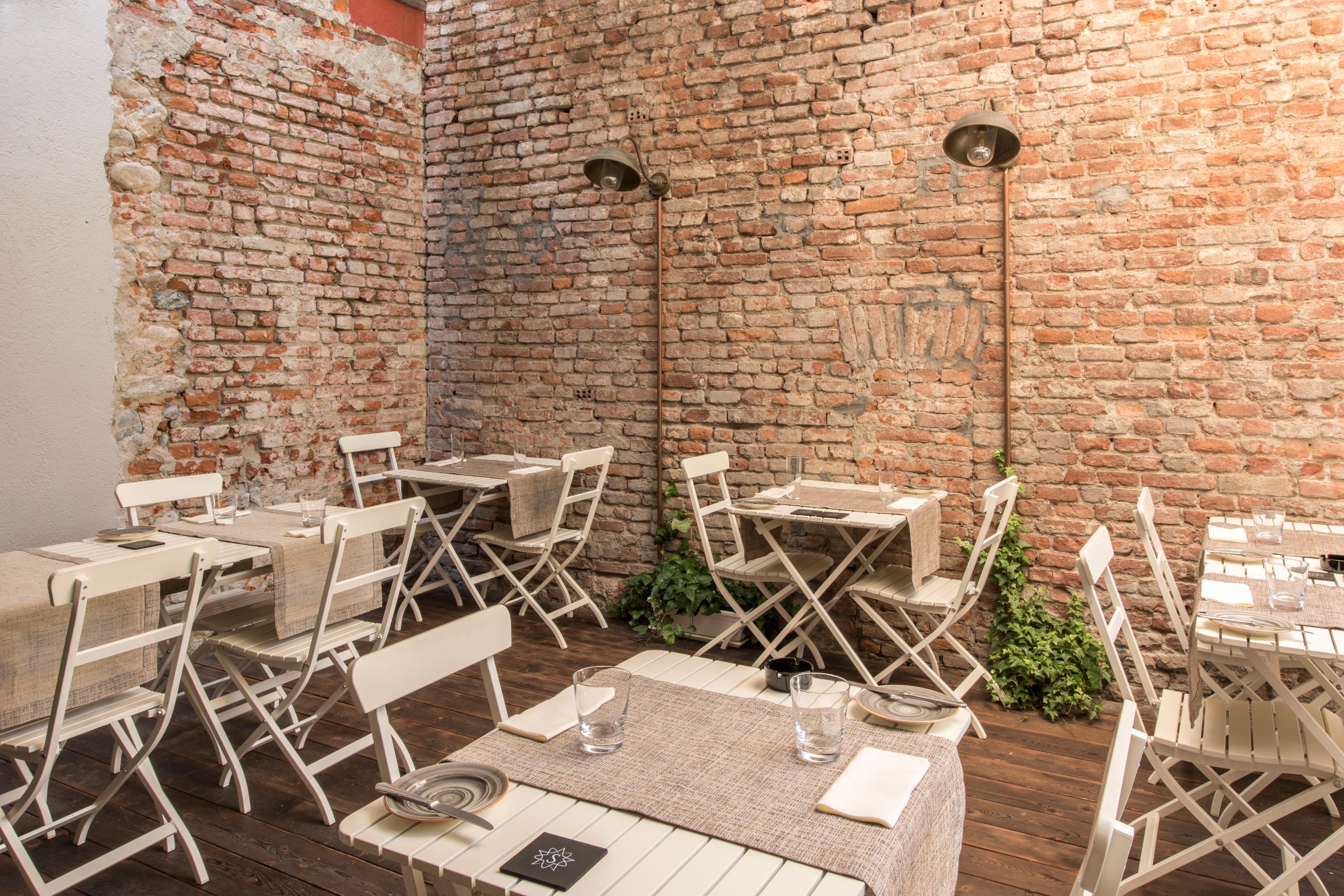 融合传统与创新的意大利餐厅设计-9