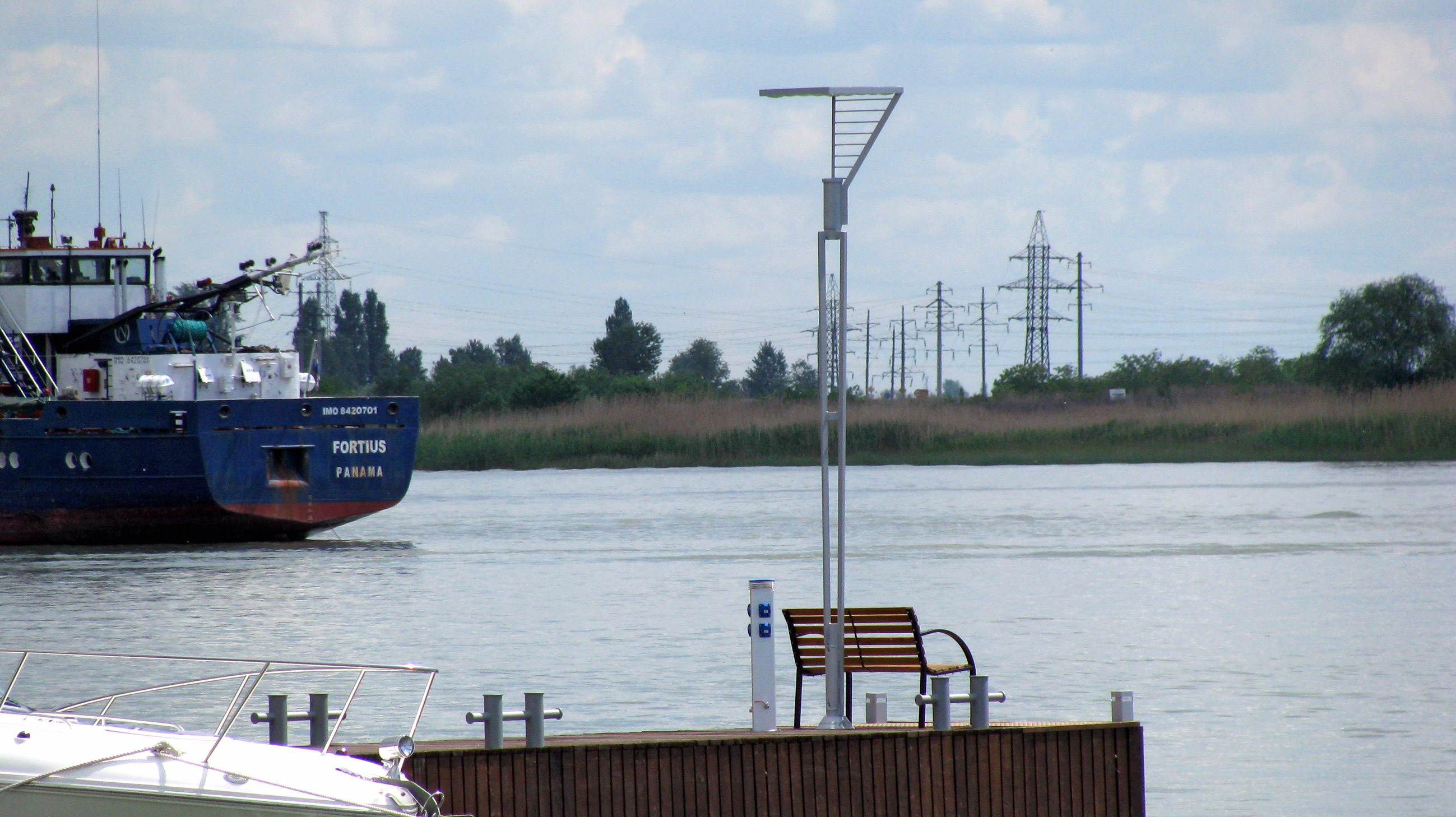 多样街头柱设计展现城市魅力-30