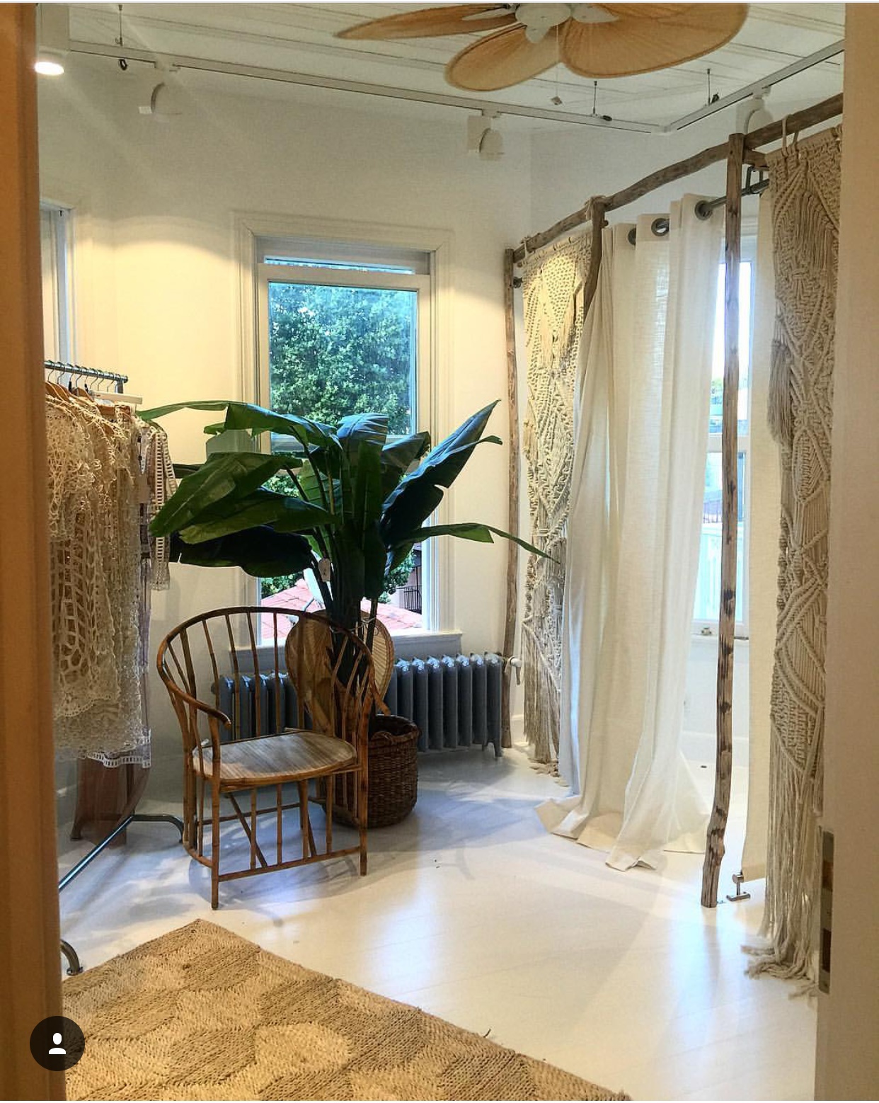 Davet Cok Elbisem Yok Showroom-3