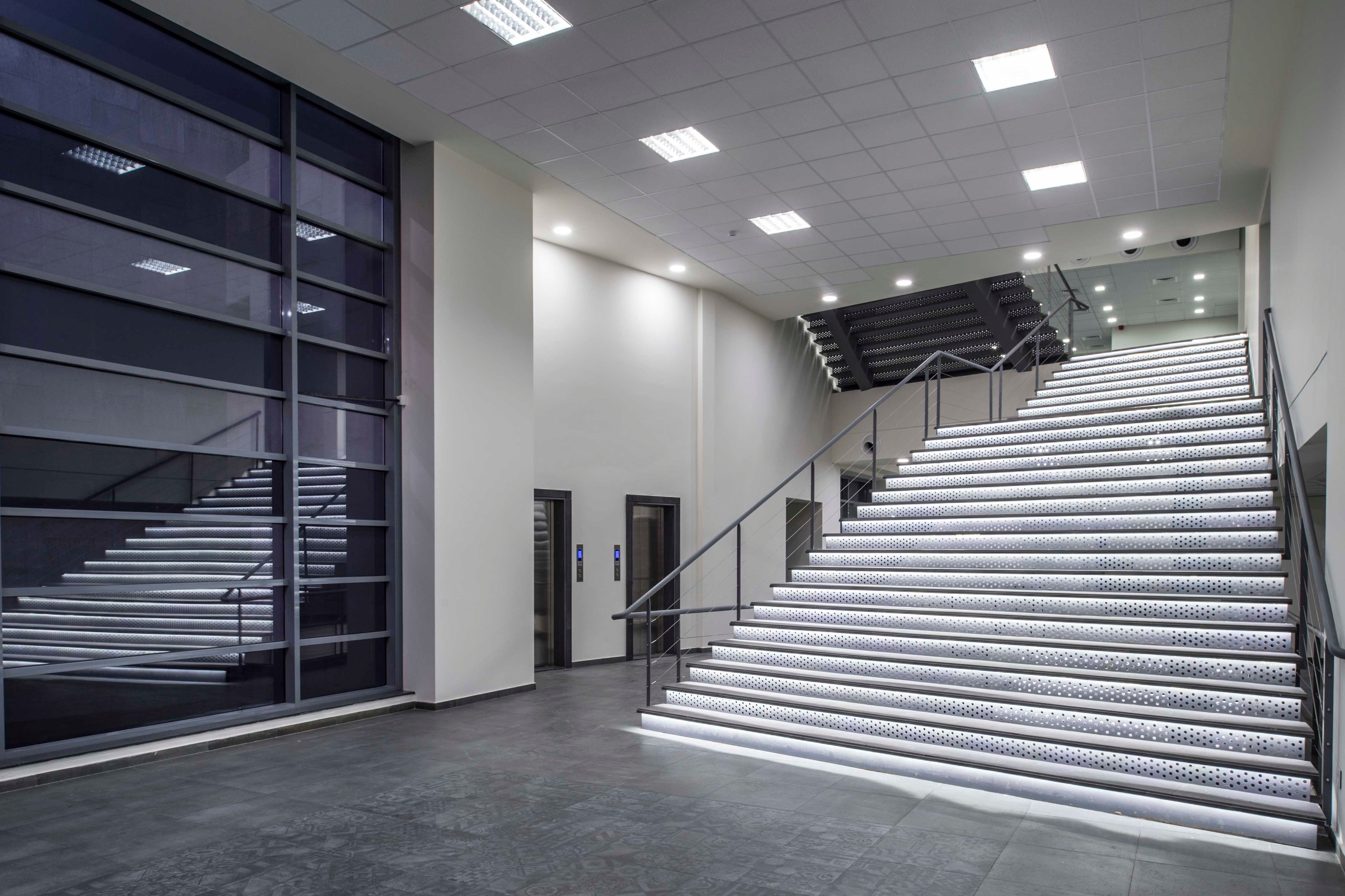 三馆合一的电视演播室-1