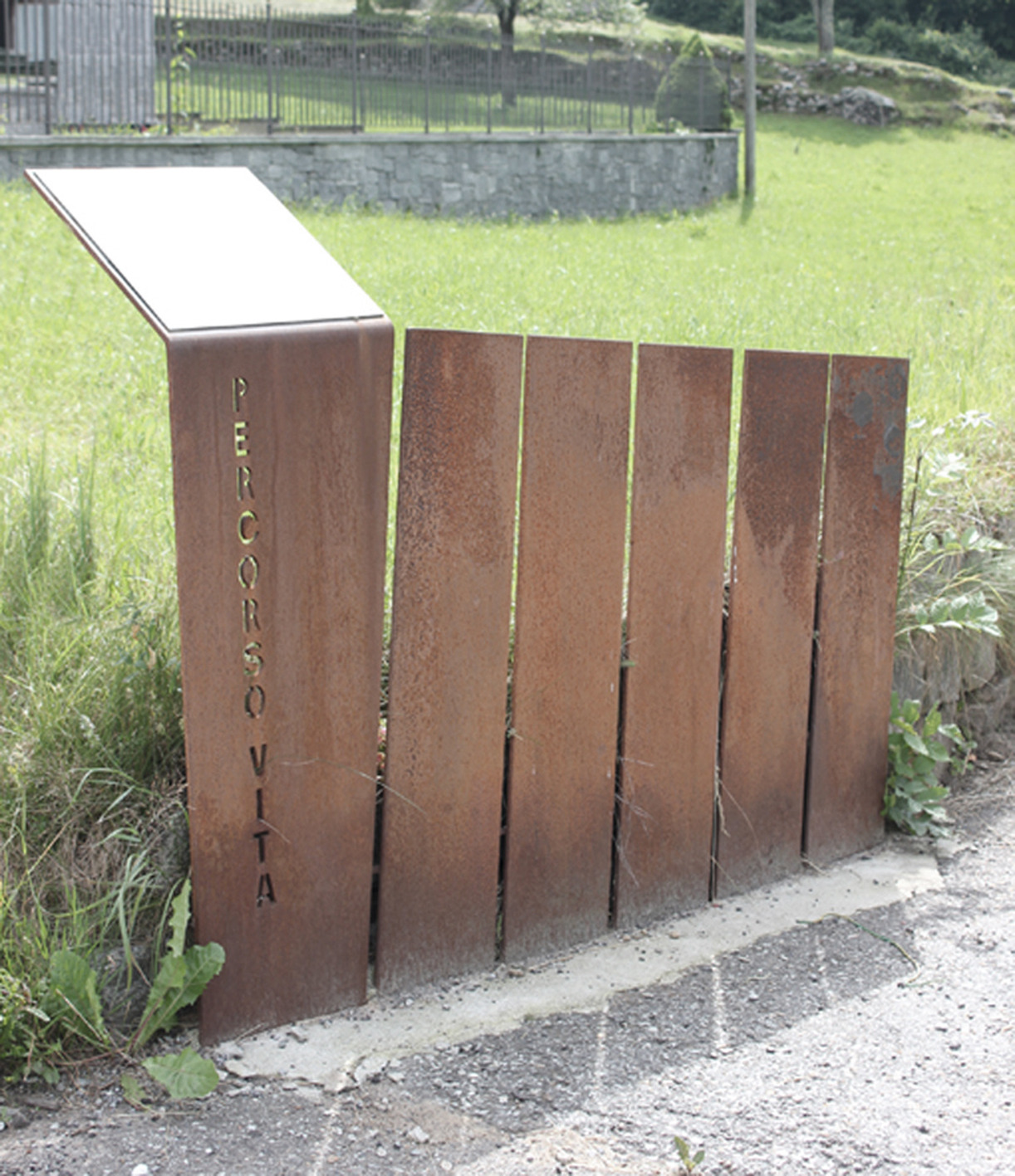 历史古镇巴切诺的中央广场重生与路径标识设计-9