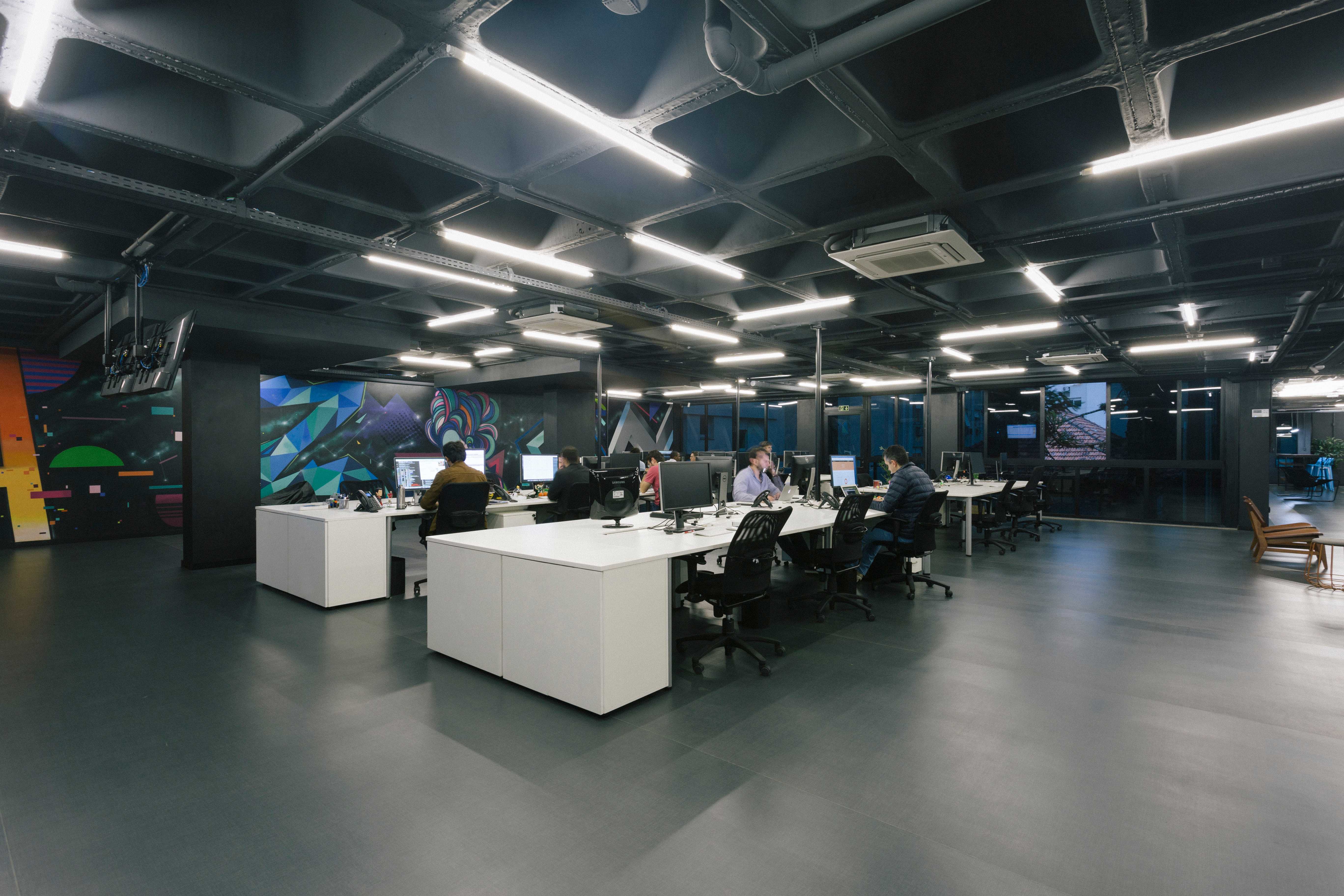 巴西 Azion 科技公司办公室——极客文化与工业风格的完美融合-38