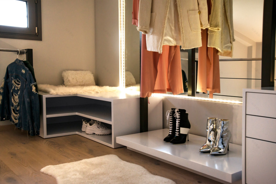 功能至上,简约时尚的私人更衣室-10