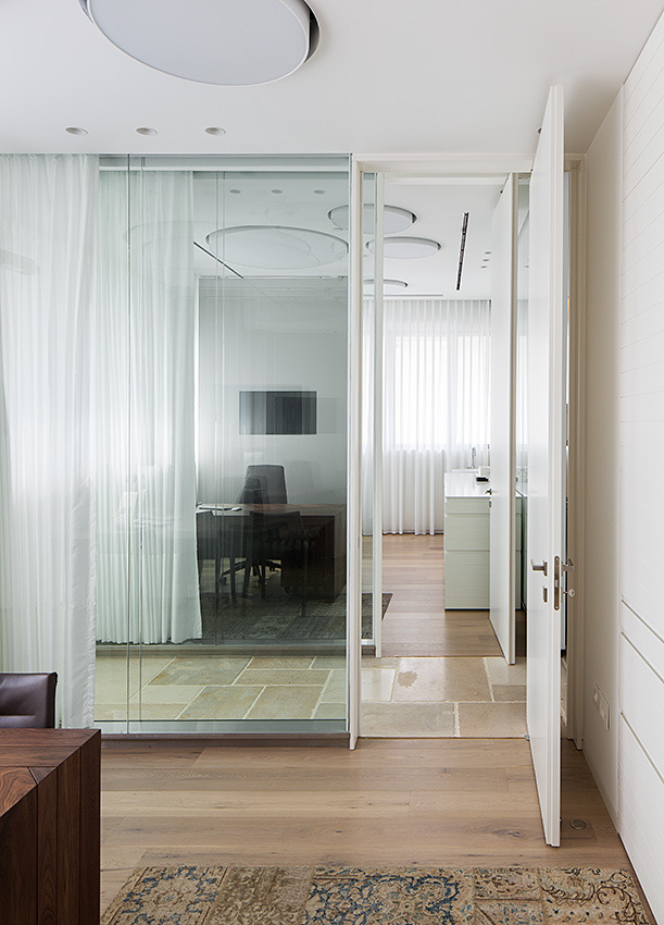 双层玻璃墙的整形诊所-5