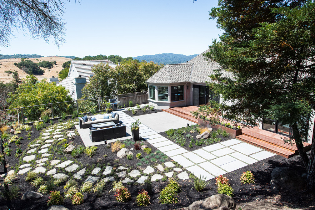 加州 Irvine 现代景观设计 | 混凝土火炉、耐旱植物、ipe 木 deck-5