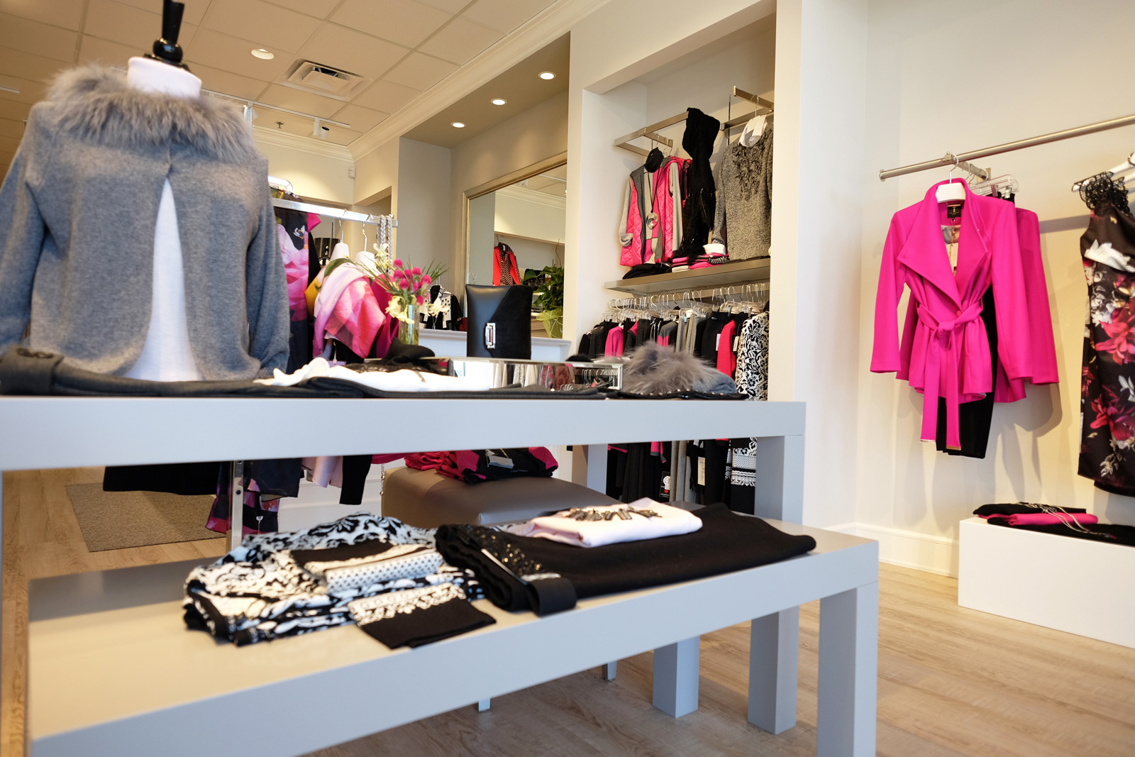 温馨女性专卖店 | Lauri's Boutique 的室内设计解析-15