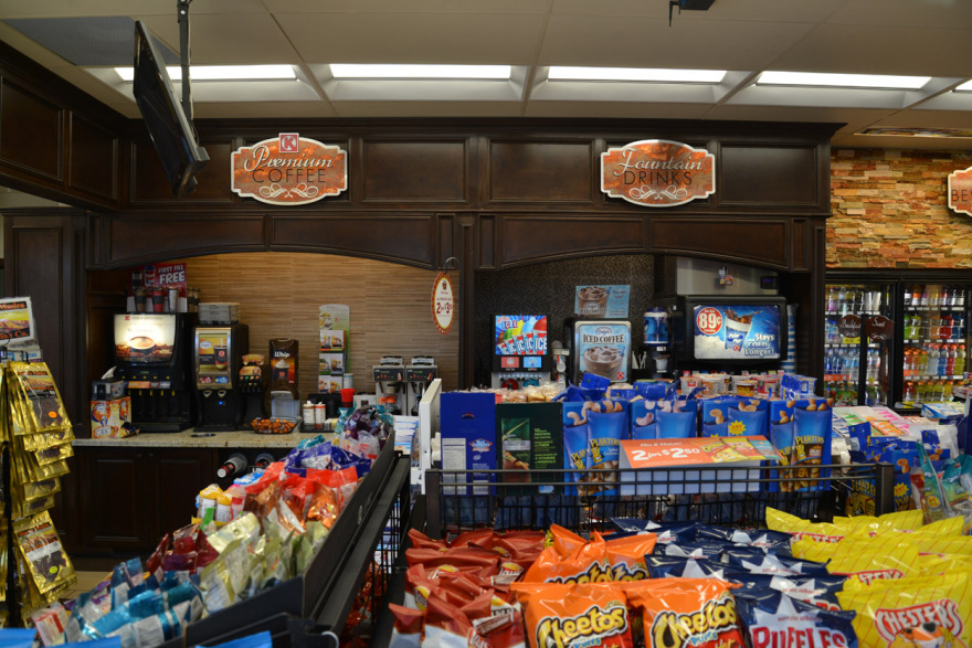 美国 Erika Winters 设计的 76 商业中心超市-5