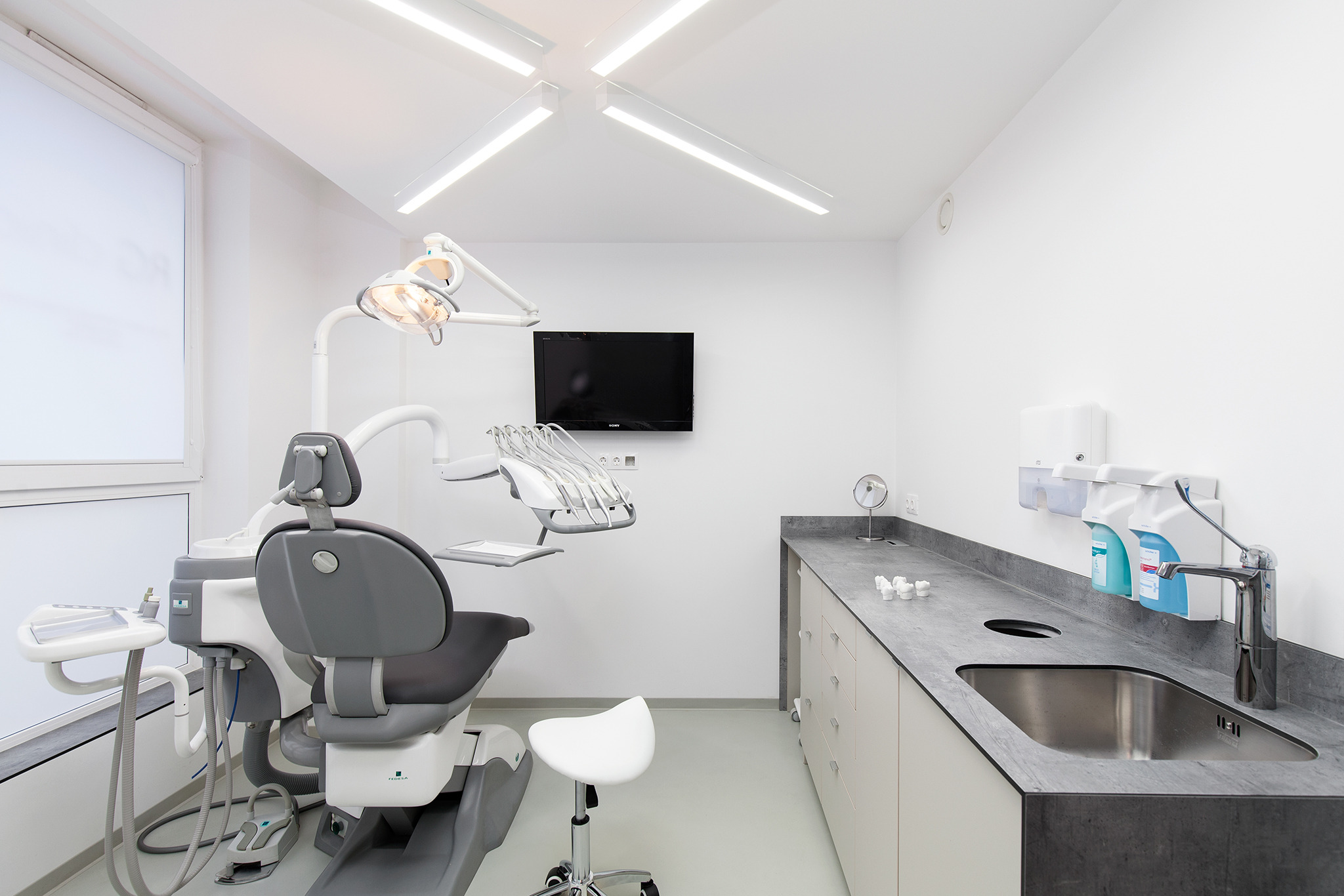2018 年完成的立陶宛维尔纽斯 RG 口腔诊所室内设计-7