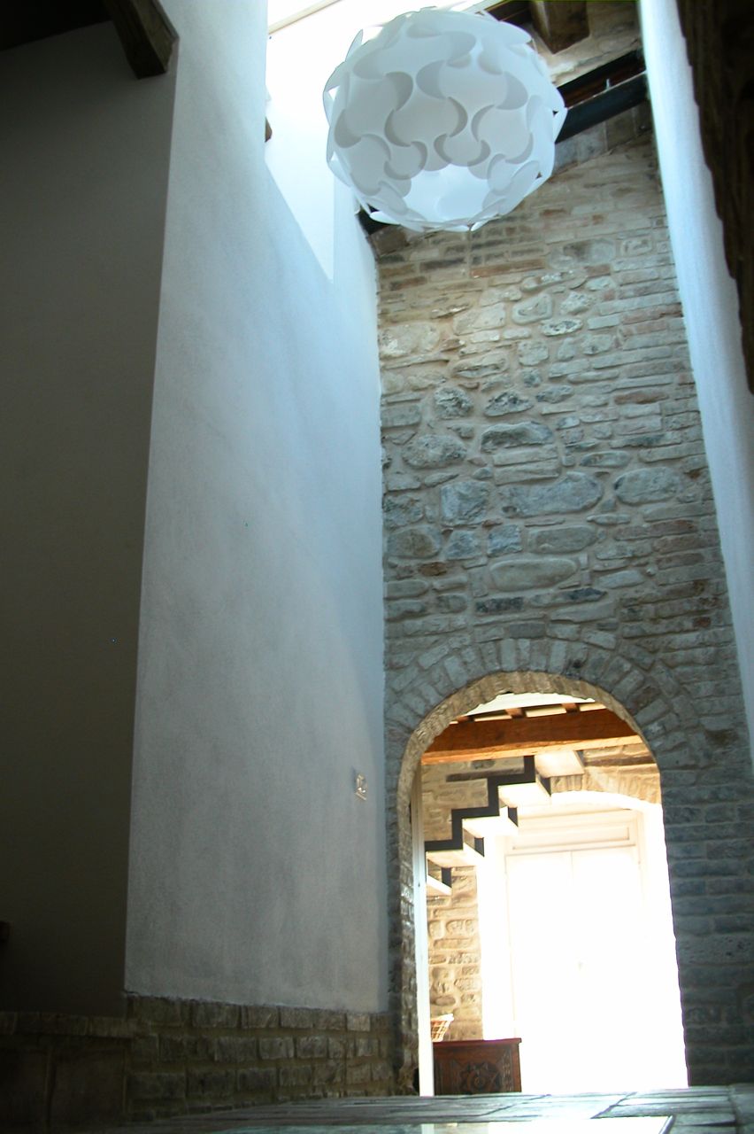 2010 年完成的精美乡村别墅 | 泳池与历史建筑的完美融合-16