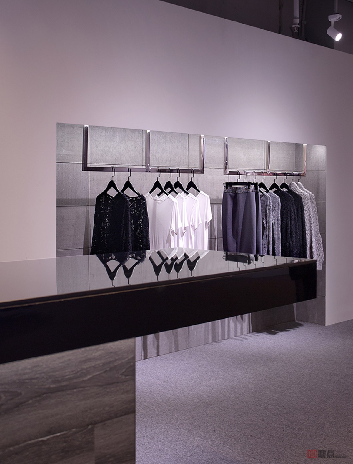 DID 鼎点室内设计 | OUTLETS 奥特莱斯服装店,时尚线条点面完美结合-17