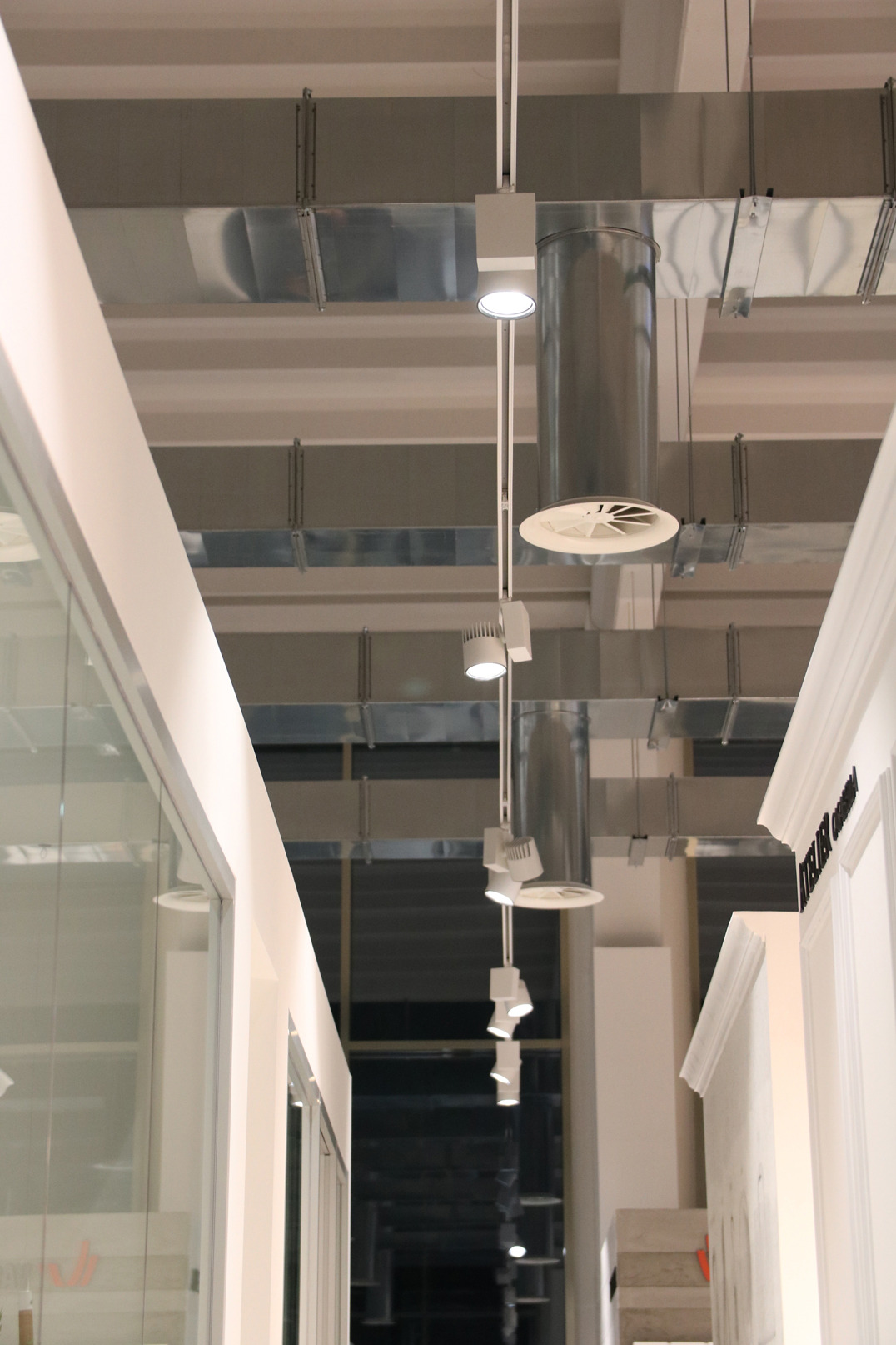 2016 年意大利 Showroom TIBERII 室内设计案例-1