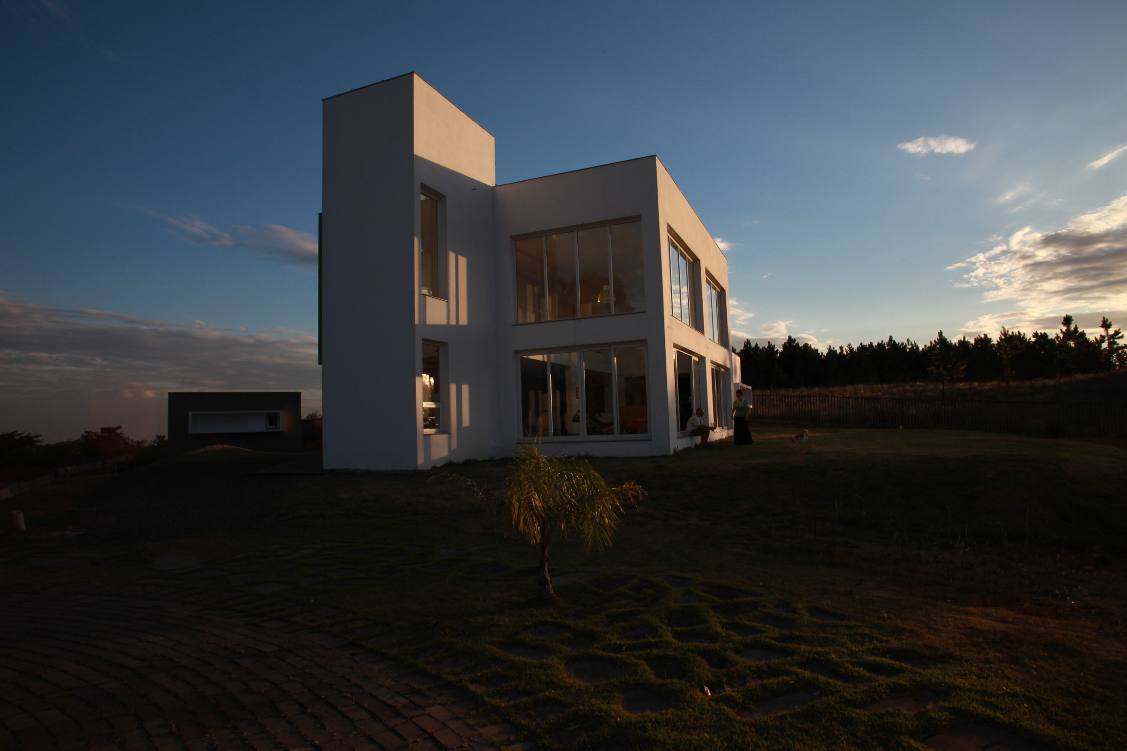 友宅共生 | 融合景观与功能的 445 平米单家庭住宅设计-10