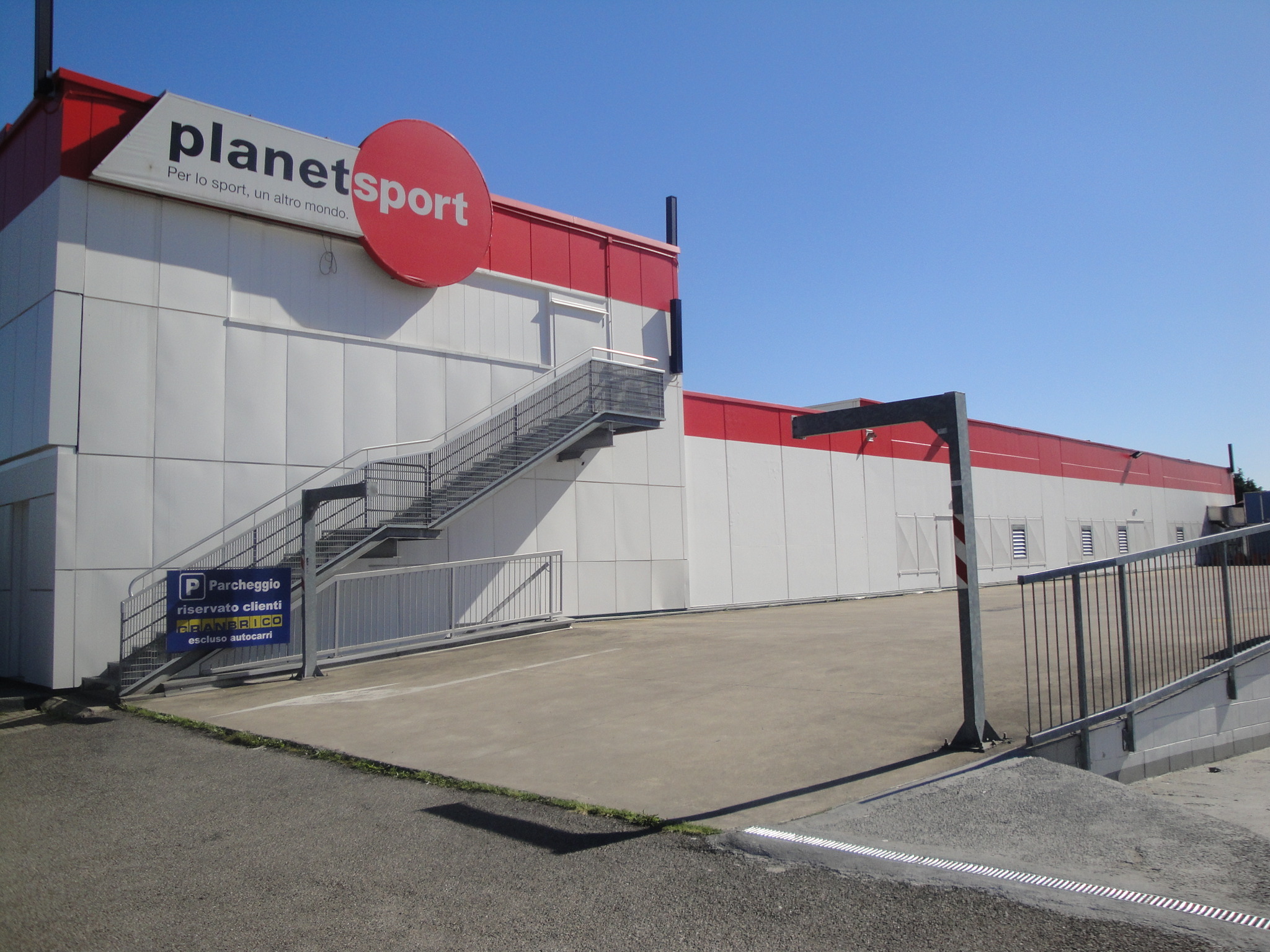 2015 年意大利 nerviano 购物中心翻新-18