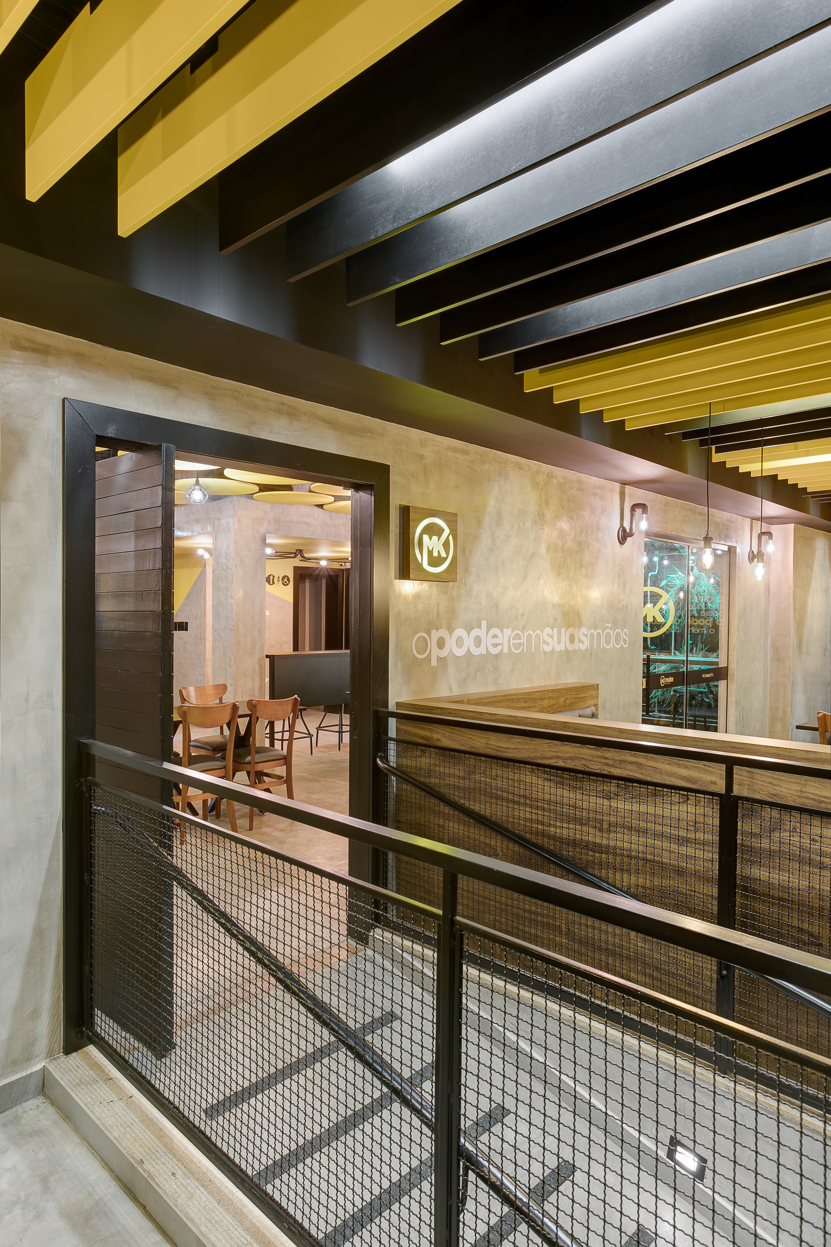 2017 年完成的汉堡店室内设计案例-10