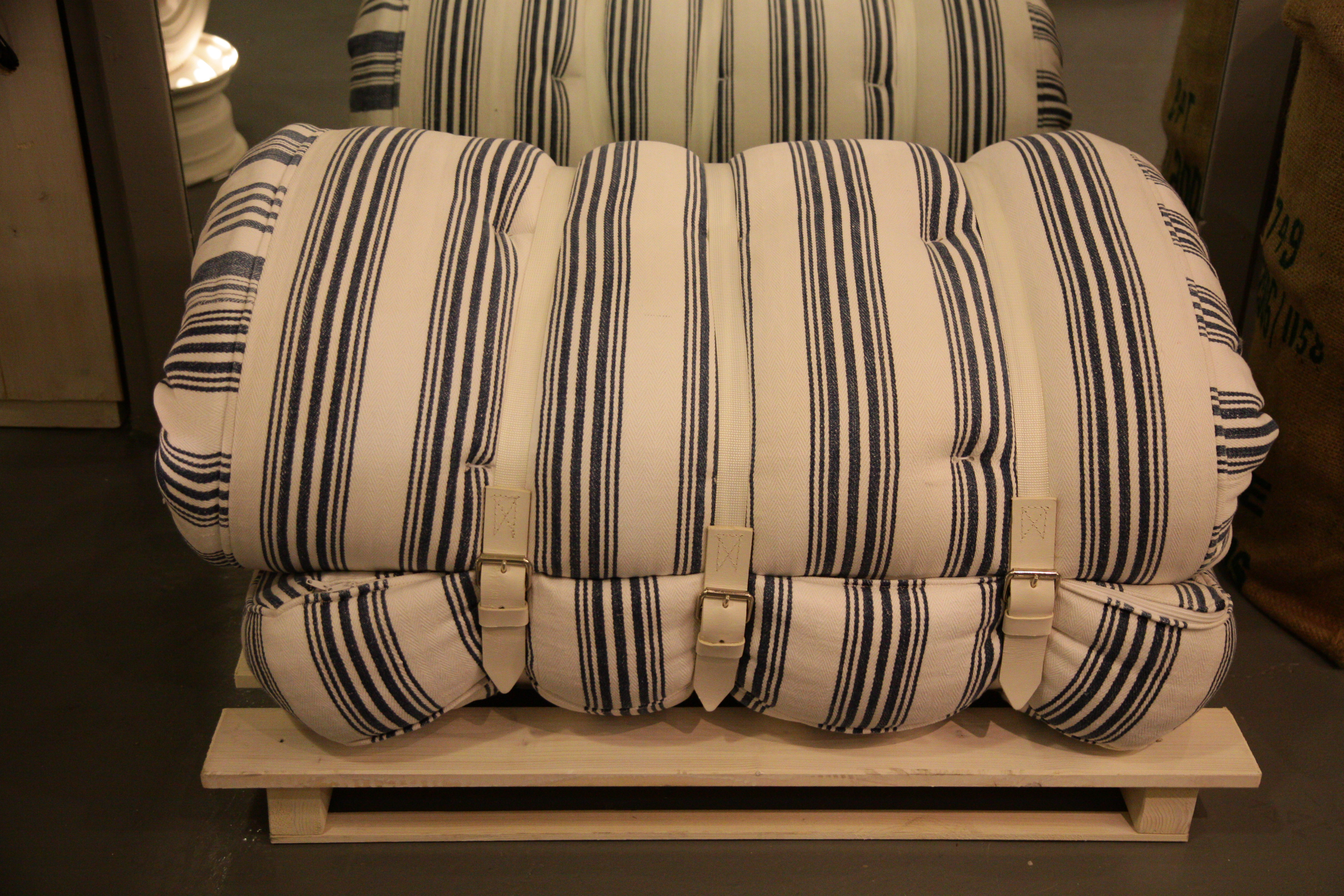 废旧车间变时尚商店的创意重生-28