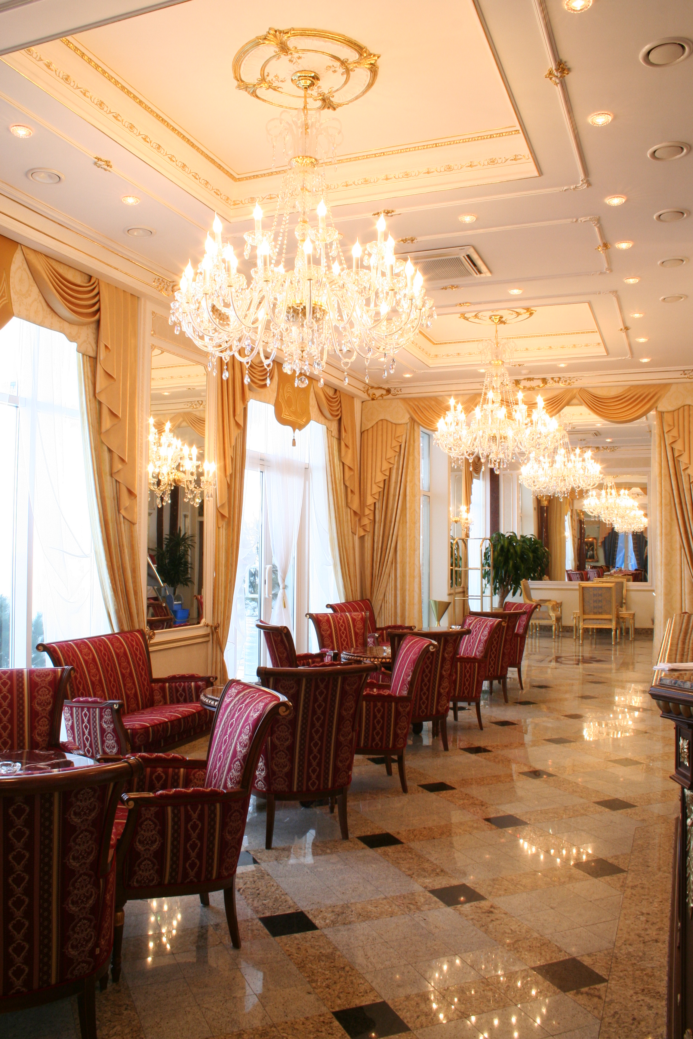 复古奢华酒店设计，营造百年皇家氛围-23