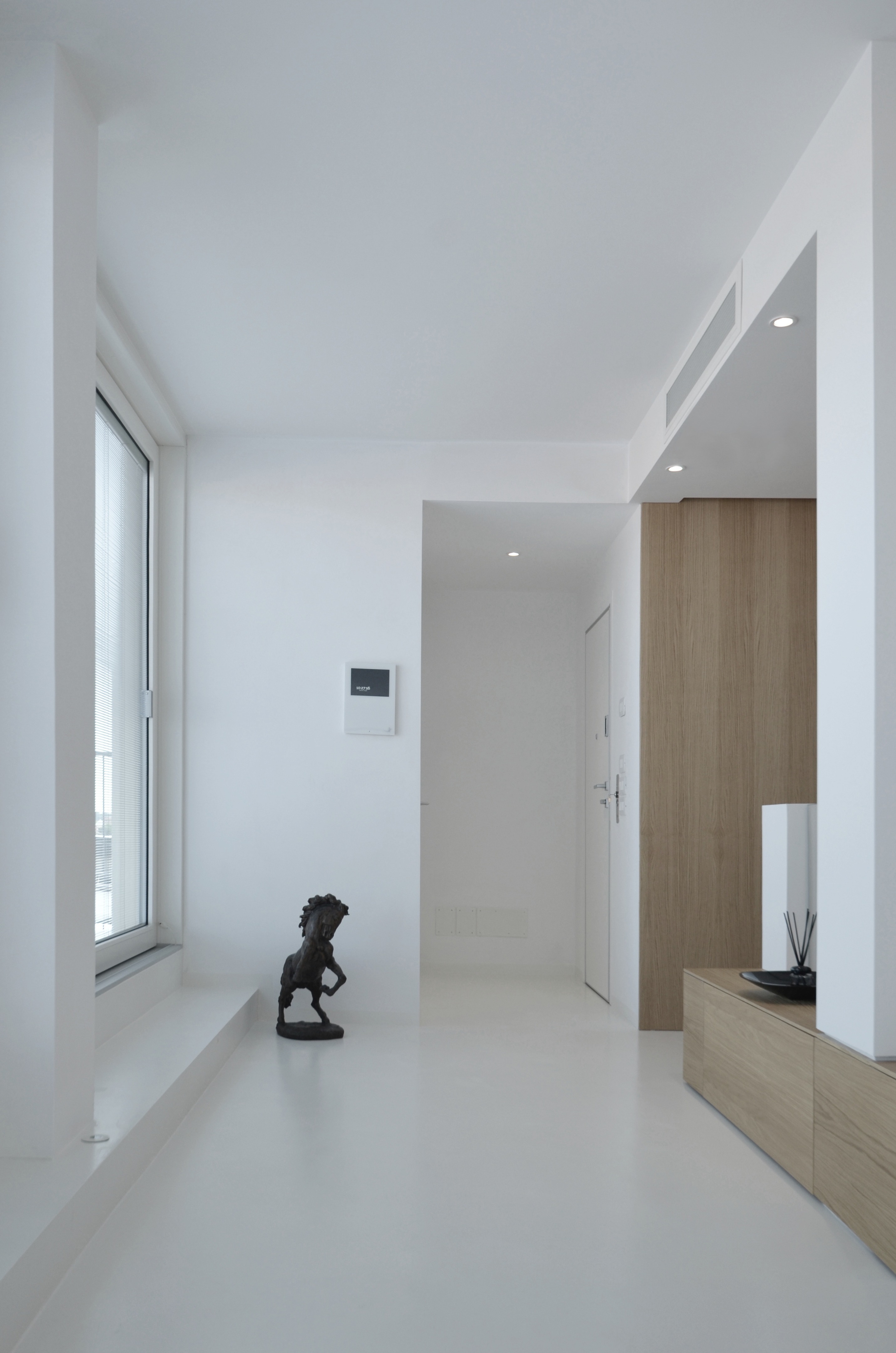 简约白色调，城市美景尽收眼底-4