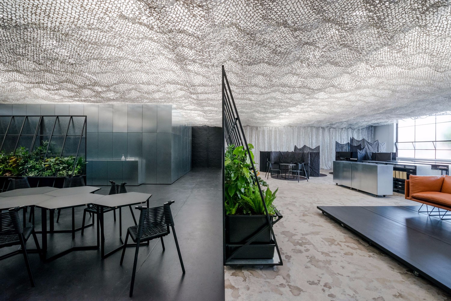 多元空间的无限可能——RUSSELL & GEORGE 的一站式工作休闲场所-27