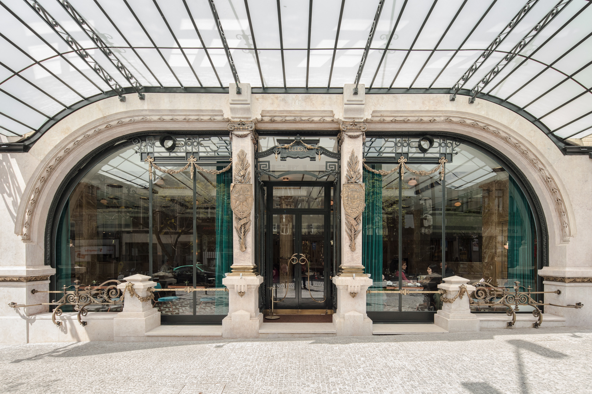 葡萄牙波尔图历史建筑“A Brasileira”酒店的修复与新生-25