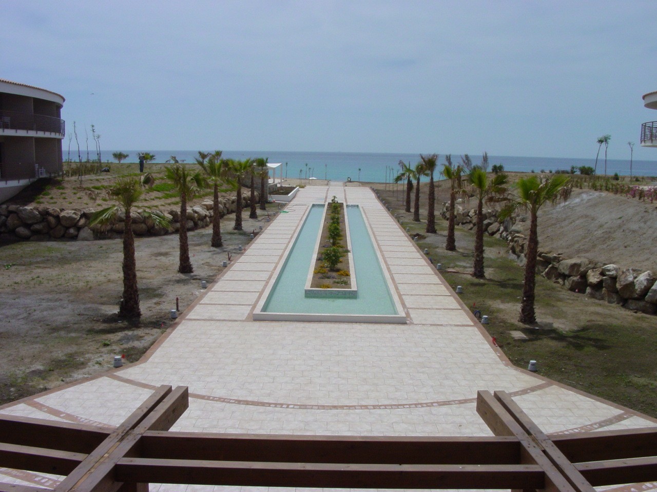 混凝土之韵 | 度假酒店泳池与海水疗法设计-4