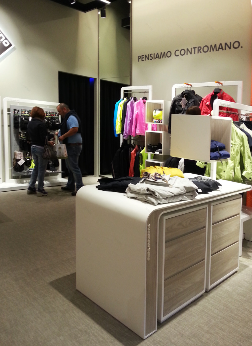 米兰风格都市骑行品牌店设计-27