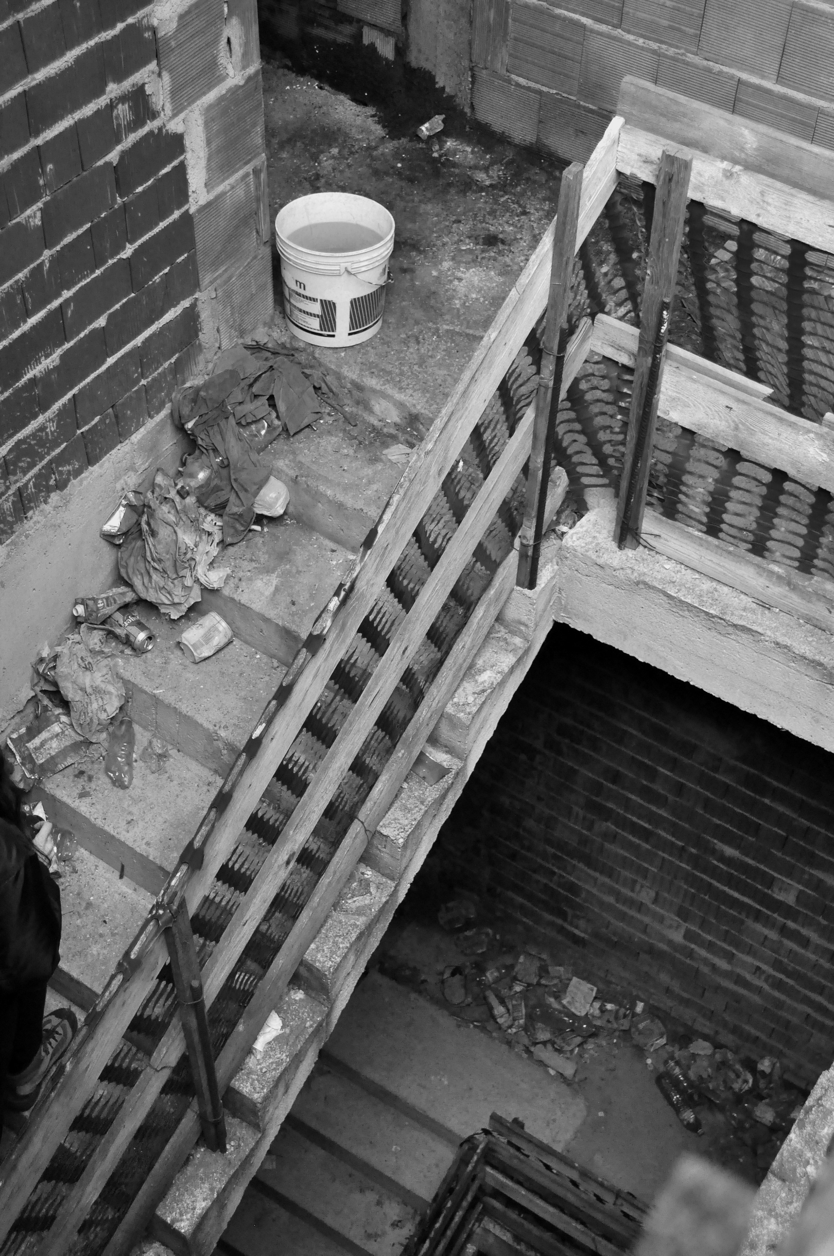 Pianell 15 项目 | 楼梯与走廊的内外空间设计-1