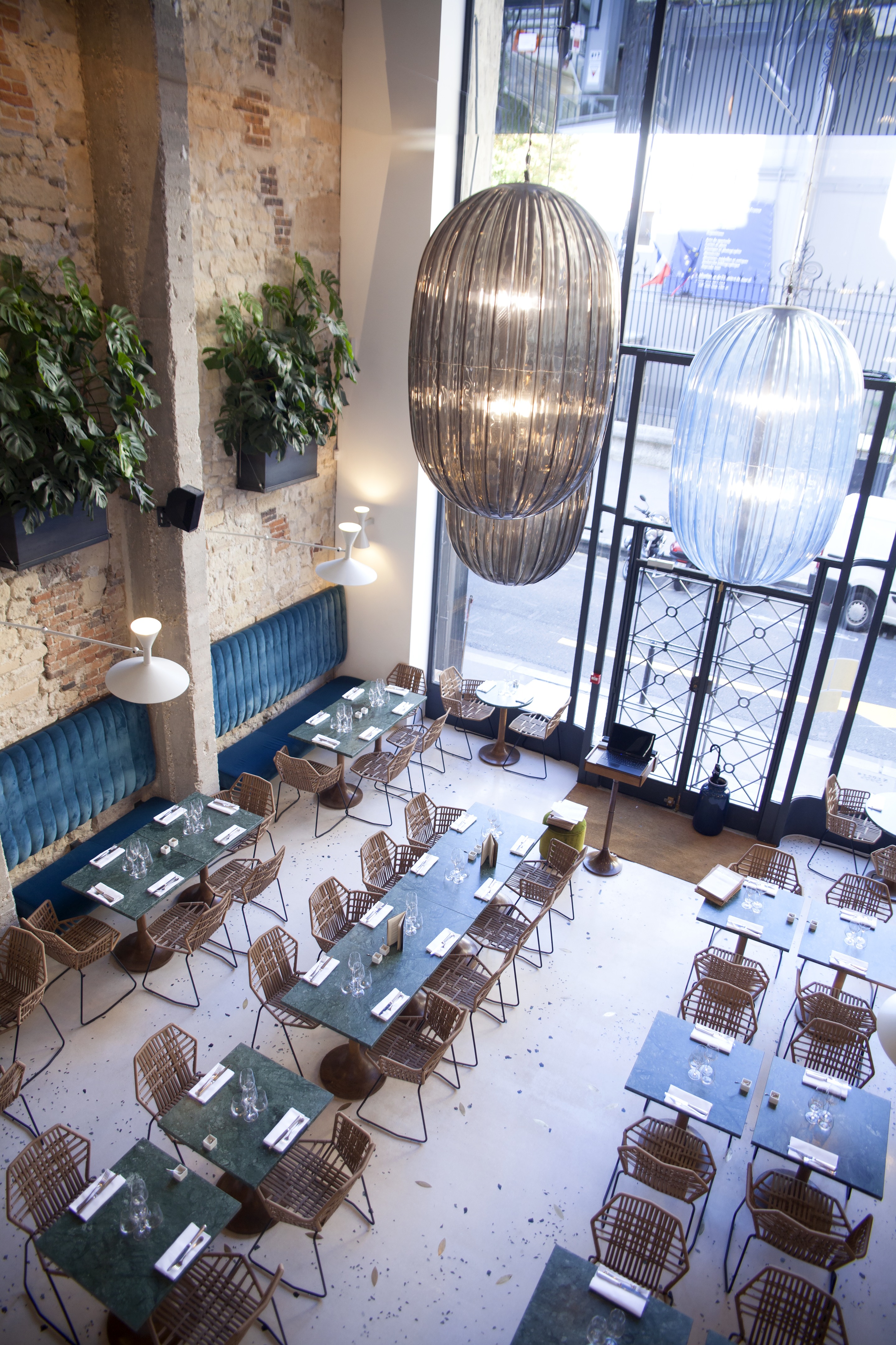 达罗科意大利餐厅 | 绿色印度大理石与黑色圣劳伦斯大理石的巧妙运用-10