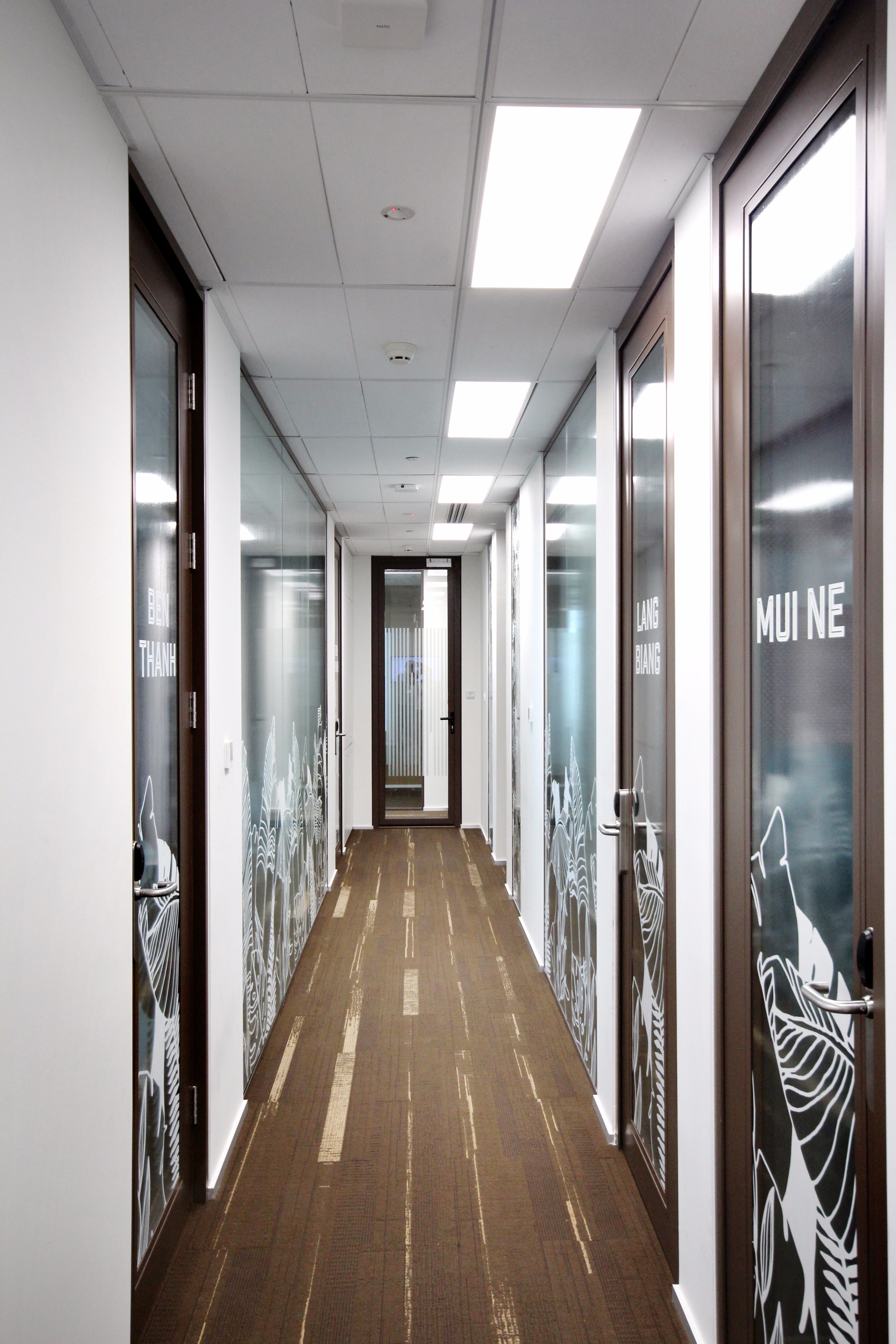 越南最大城市中心的灵动办公空间-20