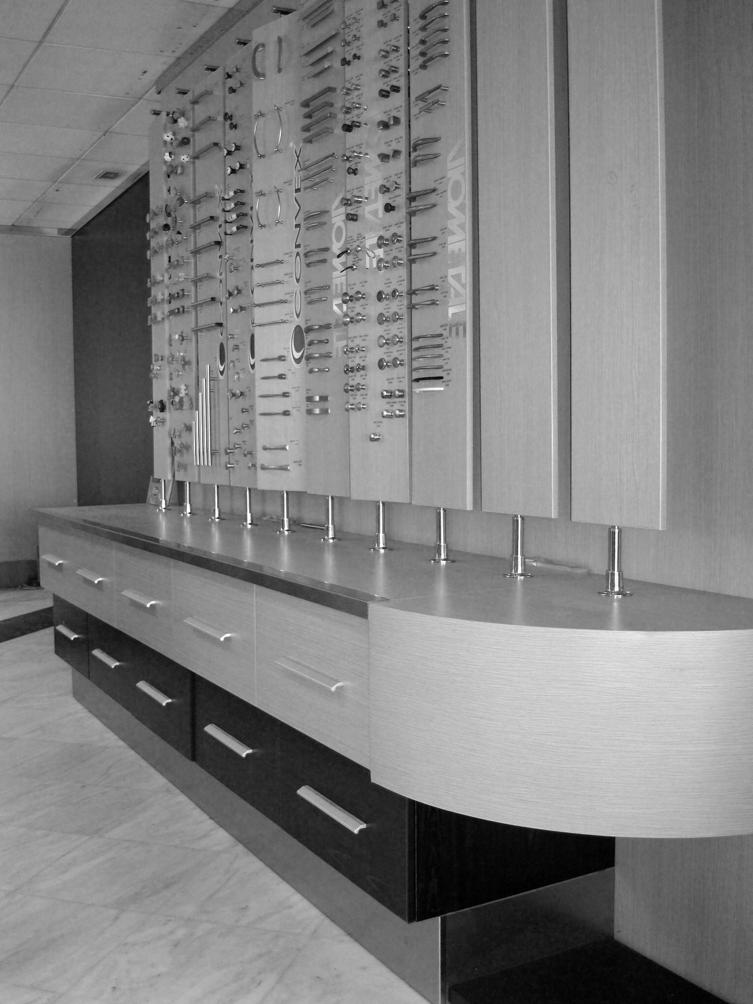 不锈钢旋转展示面板 呈现多功能家居设计-1