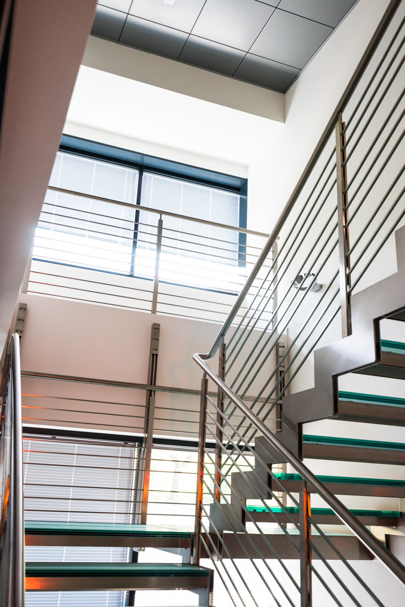 意式工厂变身透明地标,绿色办公新概念-16