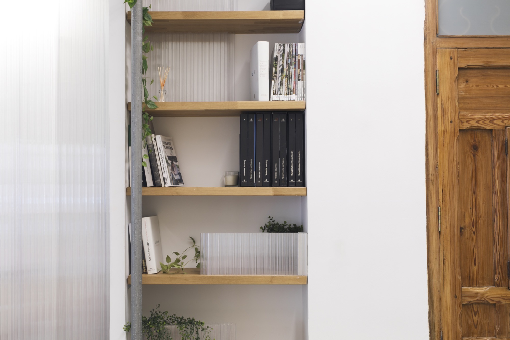 创新材料诠释 Ruzafa 社区精神的室内设计-3