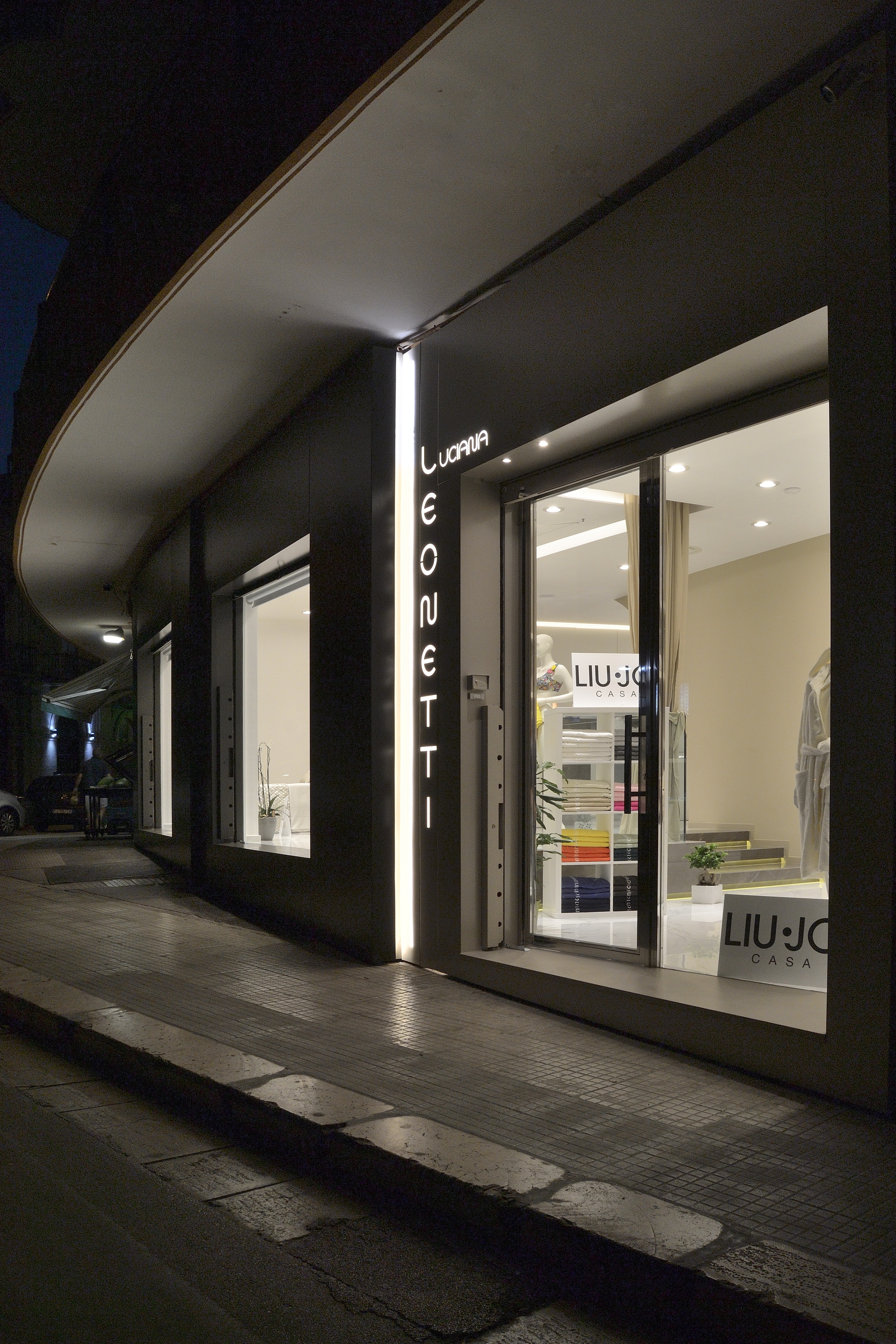 LUCIANA LEONETTI 时尚展示空间-11