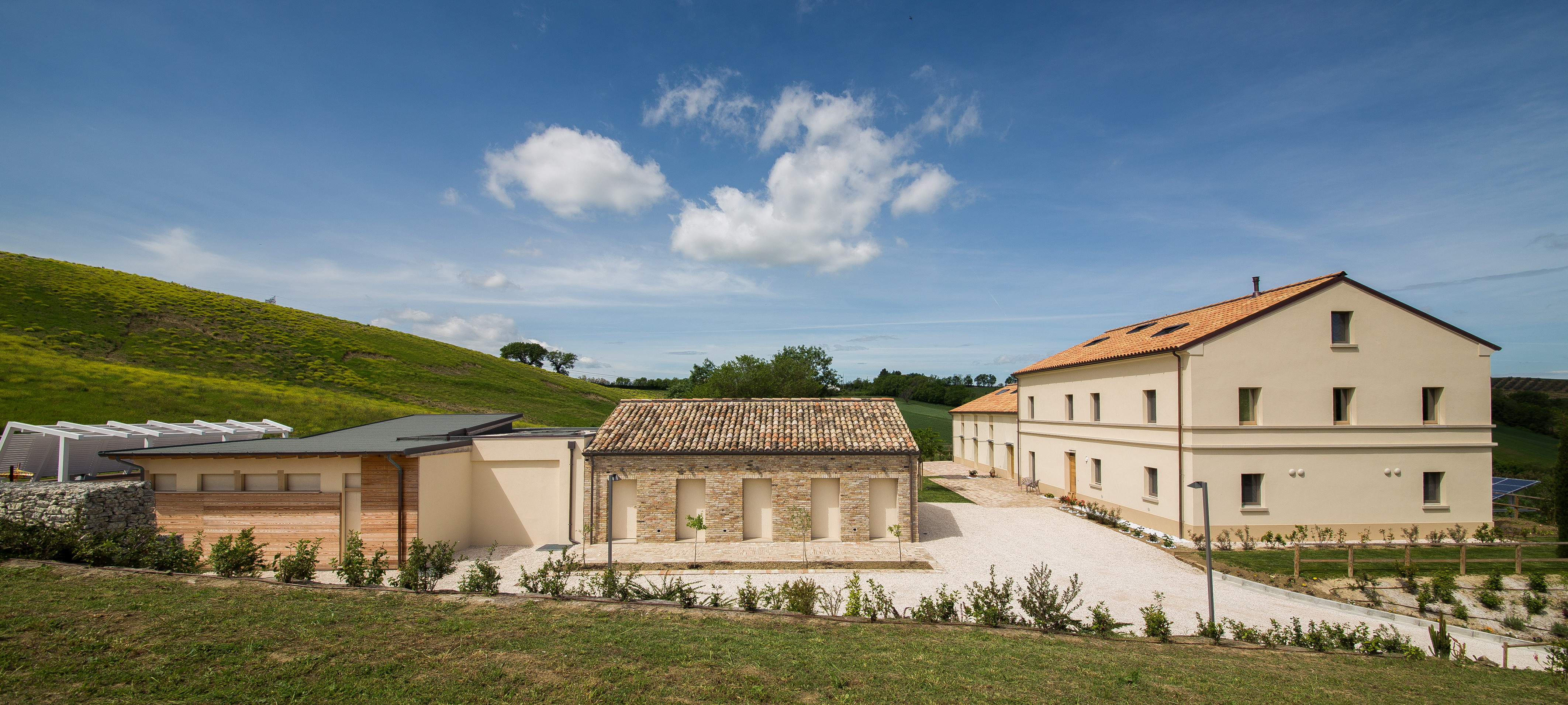 废弃农舍变身为绿色环保度假胜地·意大利"Il Gallo Senone"度假酒店-0