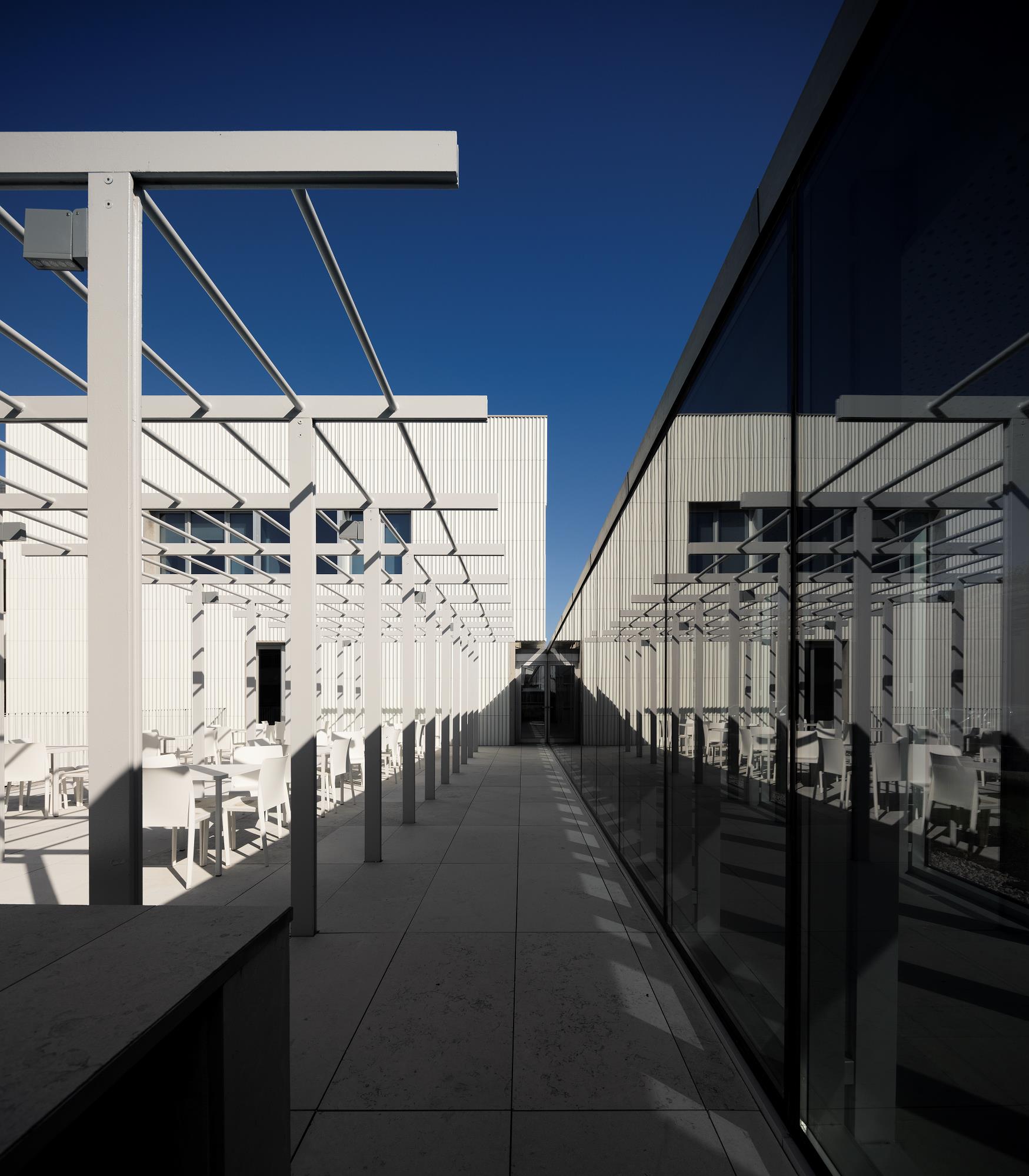 光之医院 · 创新室内设计营造舒适就医环境-2