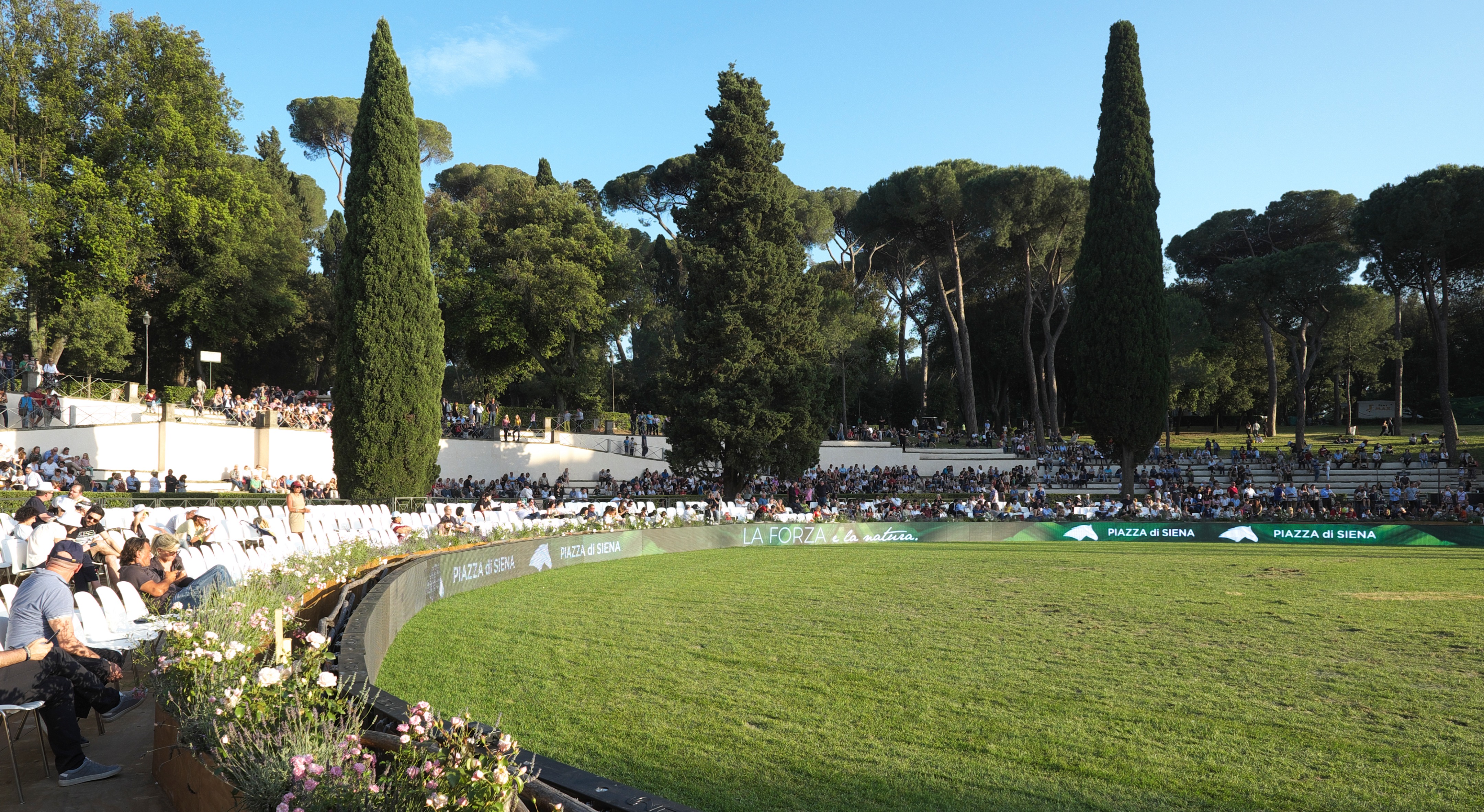 2018 年意大利赛马场广场设计-6