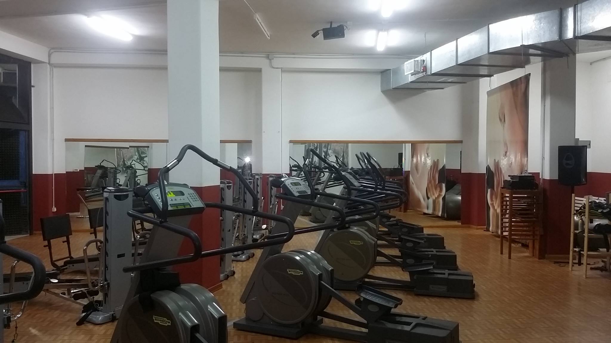 定制健身中心 | 钢木交织的活力空间-9