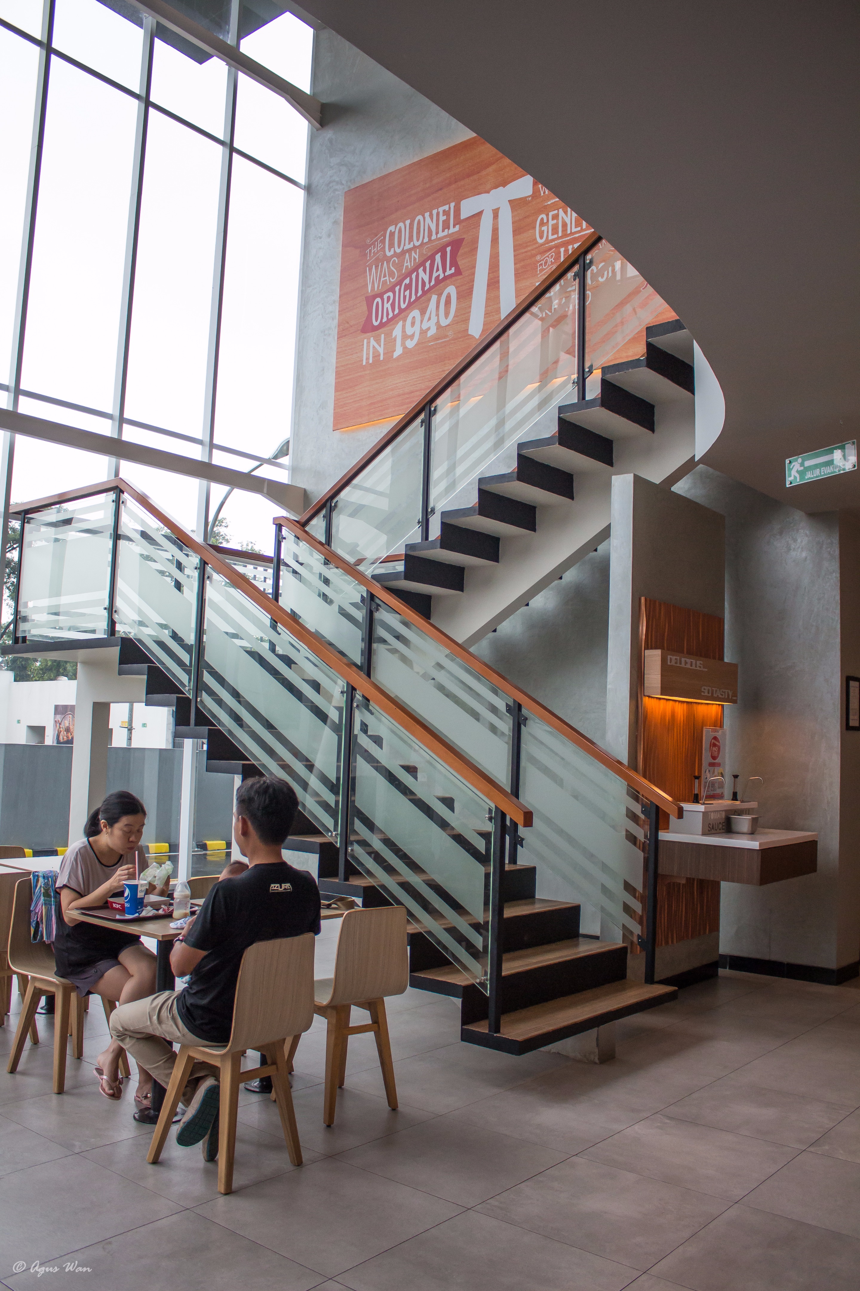 印尼 KFC 主题餐厅 | 现代简约设计典范-7