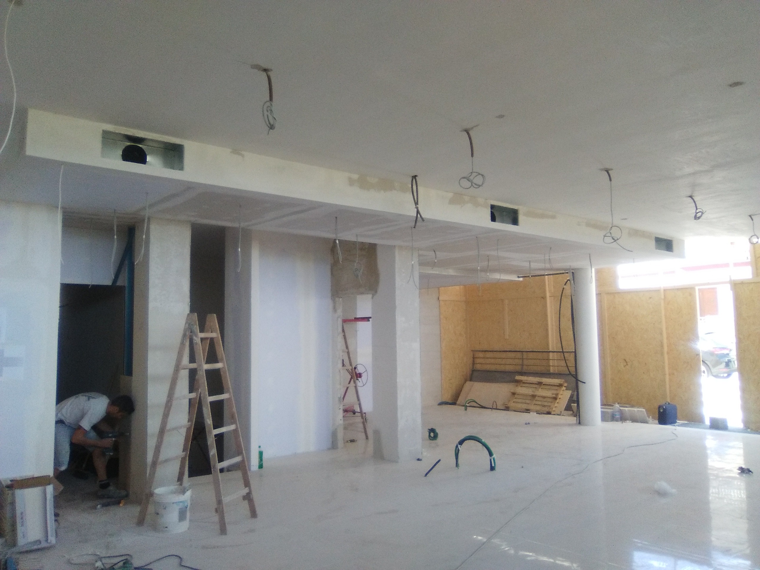 2016 年完成的 Olimpica 药店室内设计-3